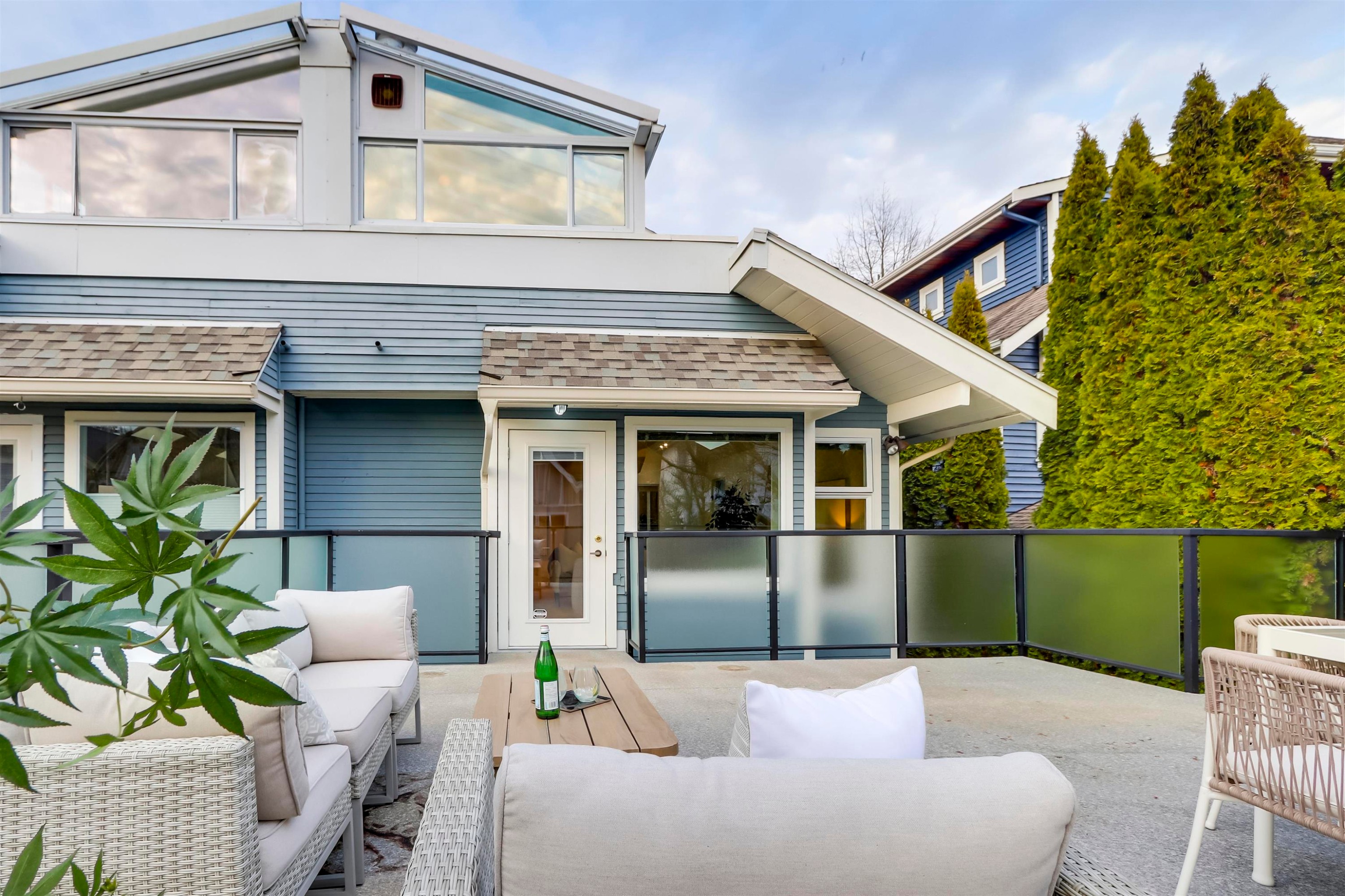 2564 6Th Avenue W, Vancouver, BC