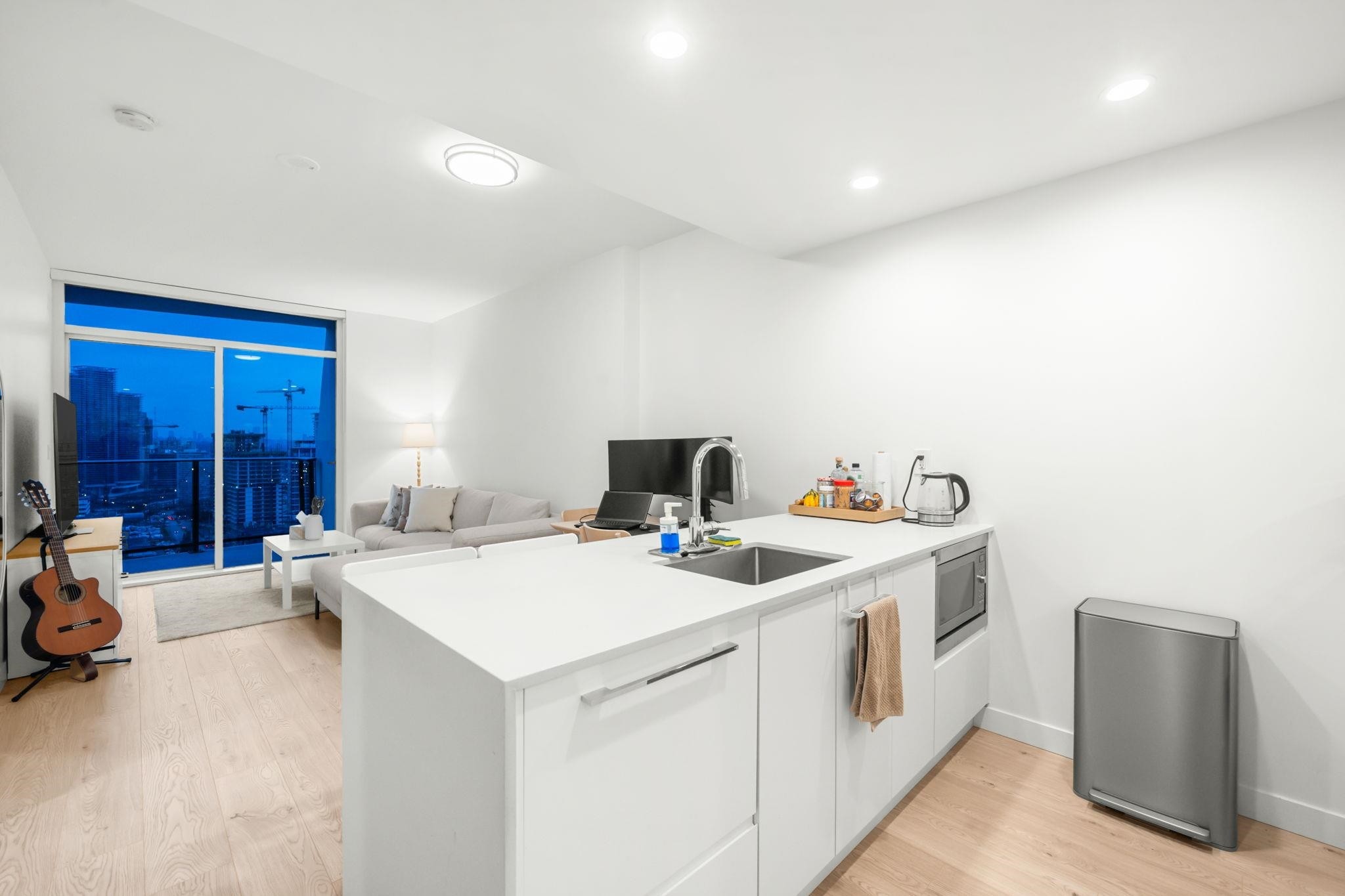 2607-2181 Madison Avenue, Burnaby, BC