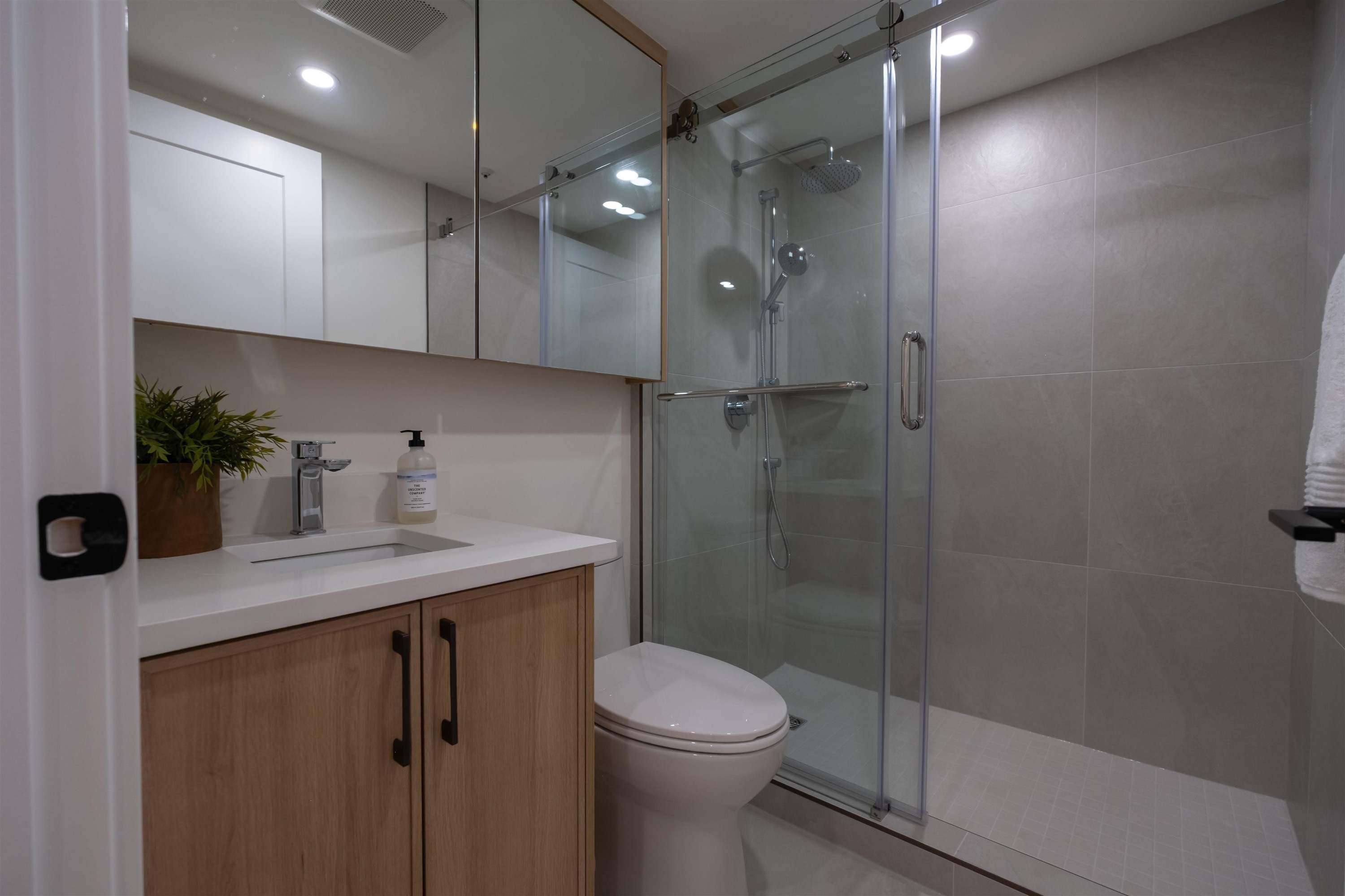 3350 Cobblestone Avenue, Vancouver, BC