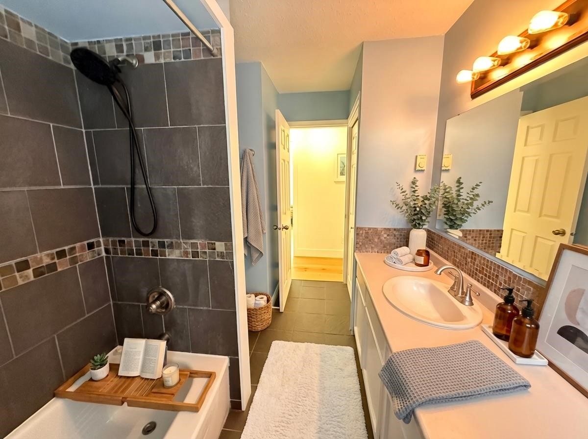 1212 Parkwood Place, Squamish, BC