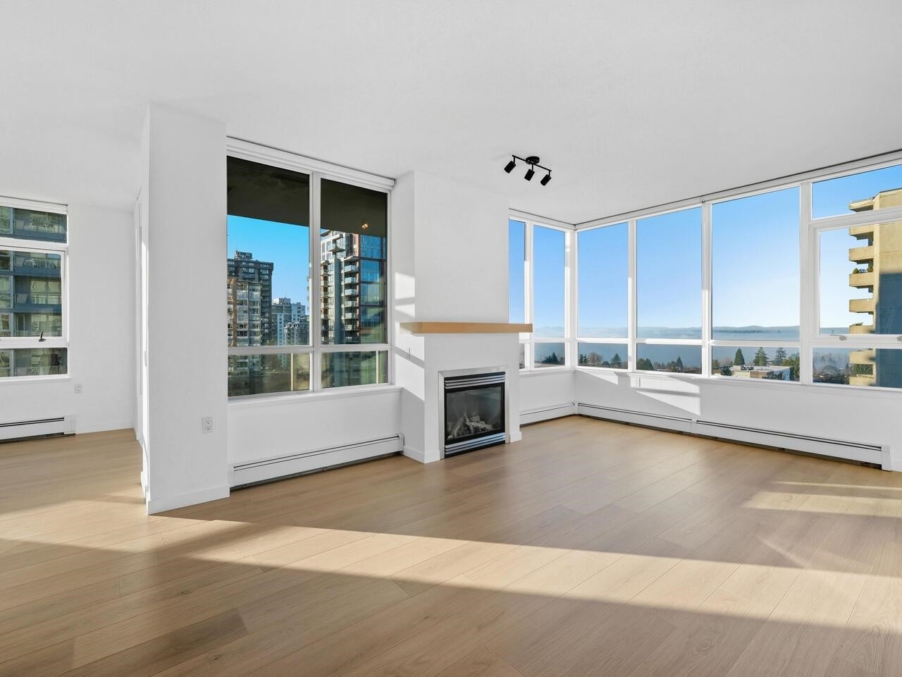 801-120 16Th Street W, North Vancouver, BC