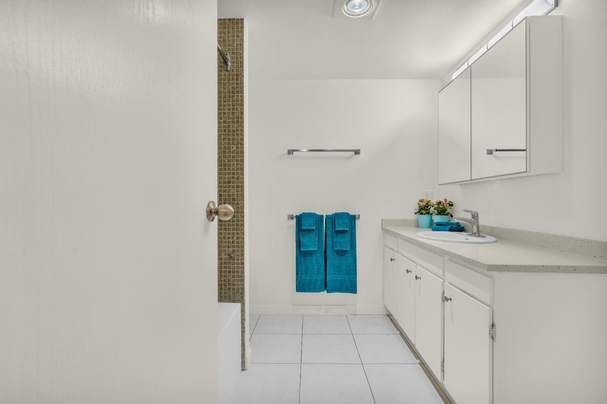 101-1777 13Th Avenue W, Vancouver, BC