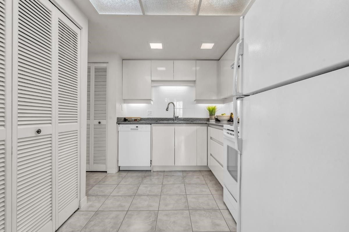 512-4900 Cartier Street, Vancouver, BC