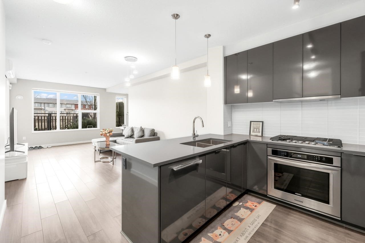 117-9311 Alexandra Road, Richmond, BC