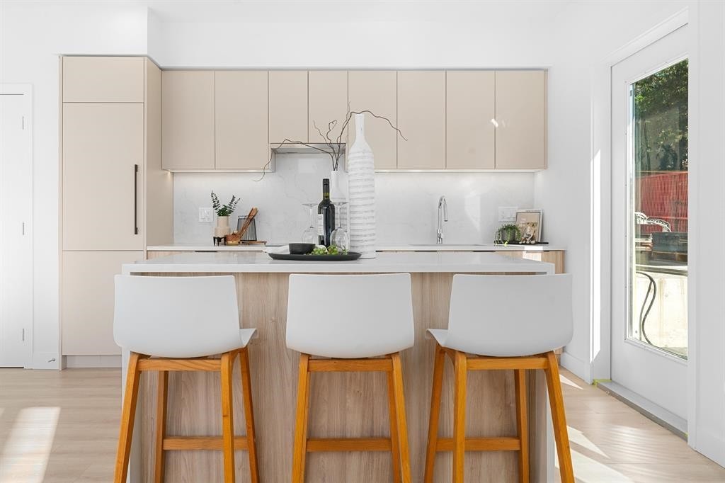 111-7161 17Th Avenue, Burnaby, BC