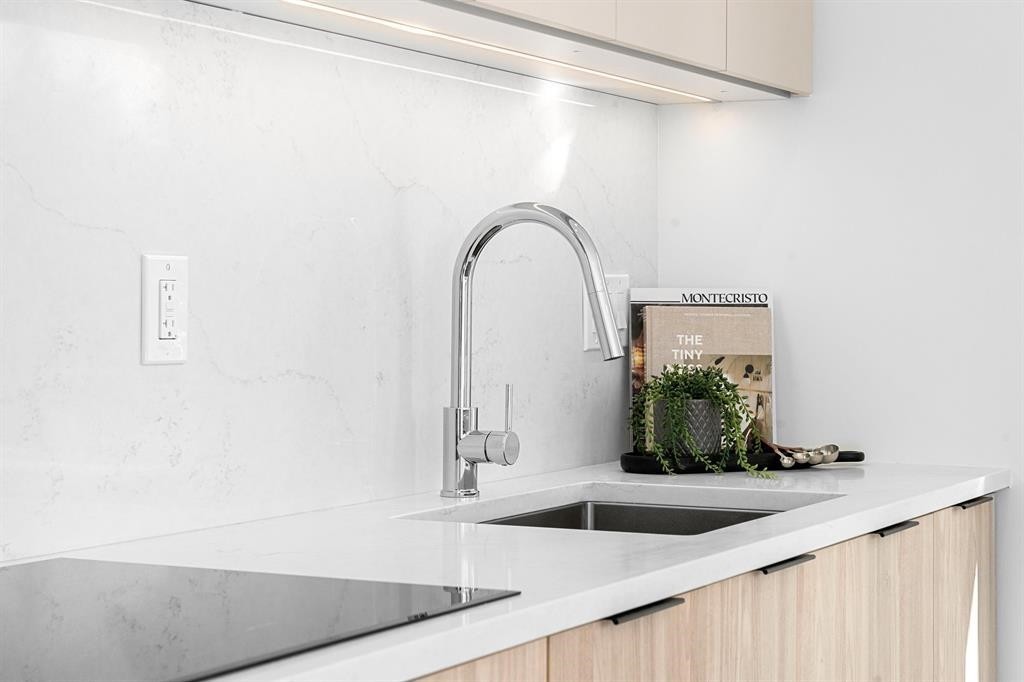 111-7161 17Th Avenue, Burnaby, BC