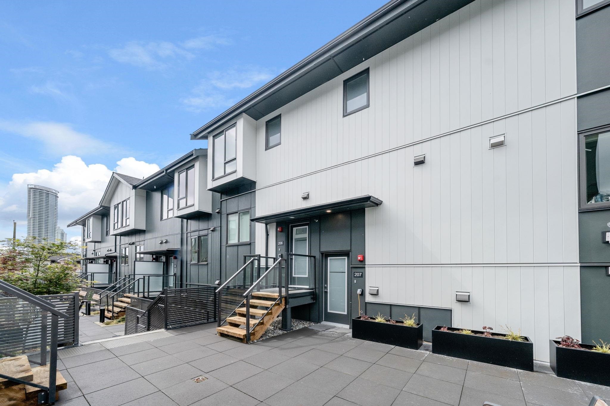 111-7161 17Th Avenue, Burnaby, BC