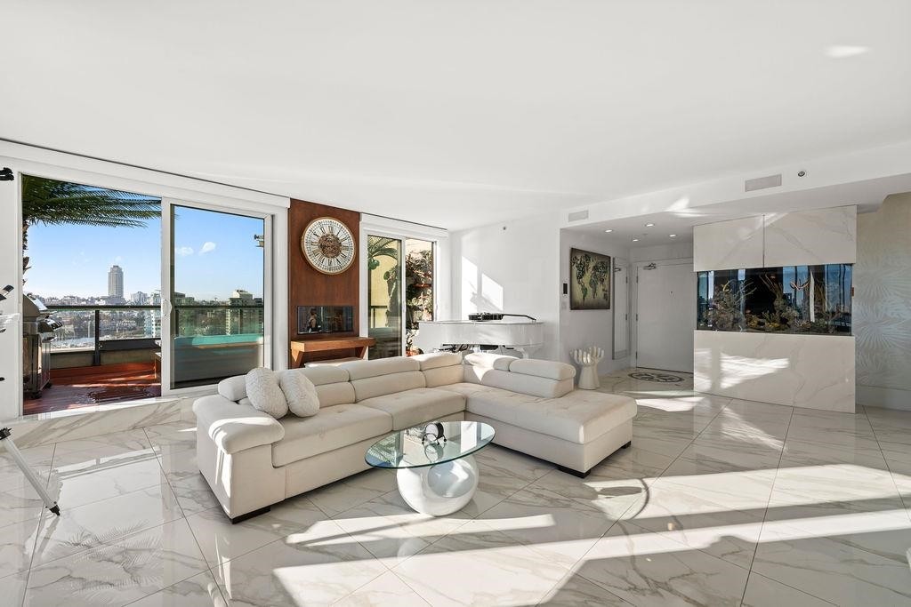 19A-199 Drake Street, Vancouver, BC