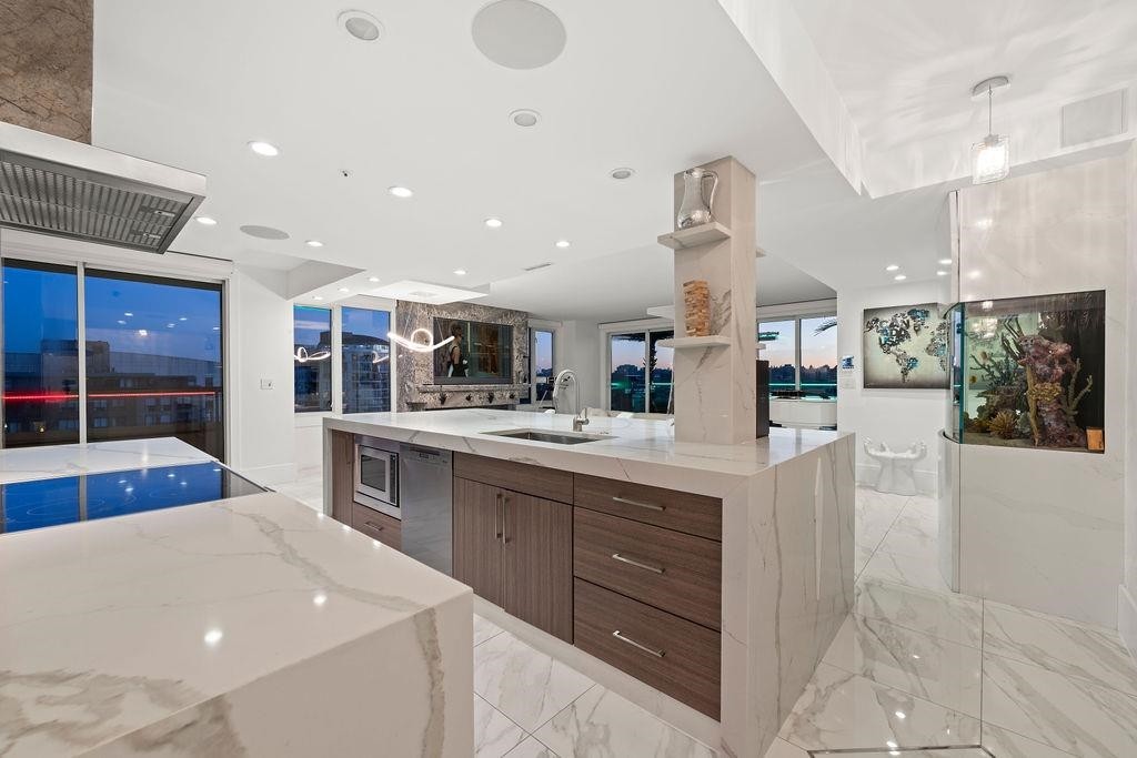 19A-199 Drake Street, Vancouver, BC