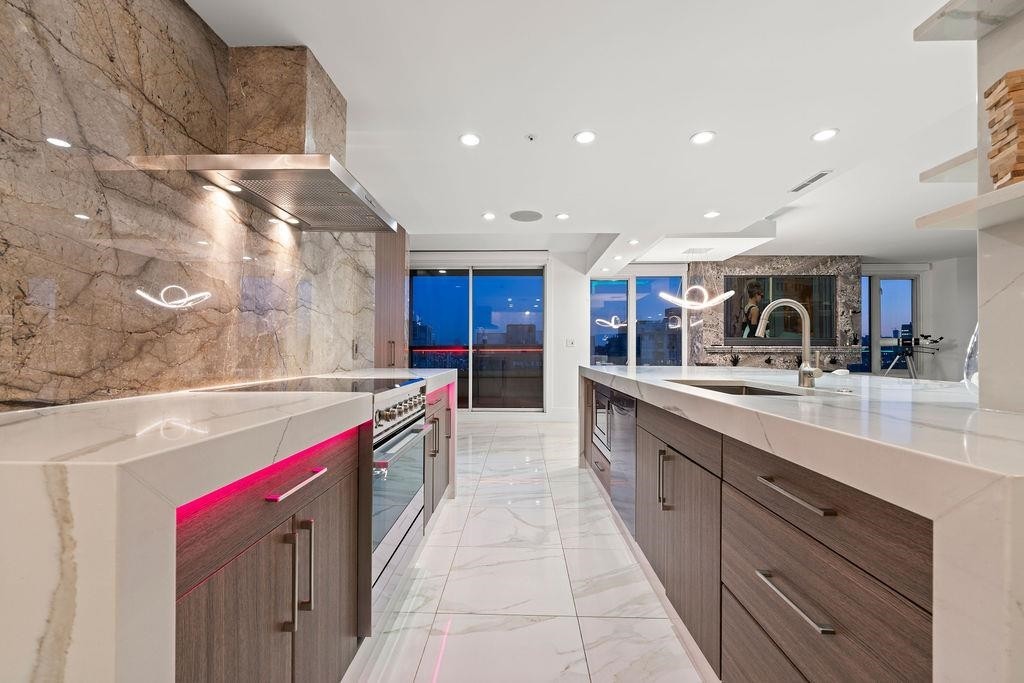 19A-199 Drake Street, Vancouver, BC