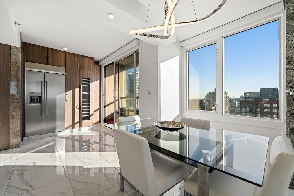 19A-199 Drake Street, Vancouver, BC