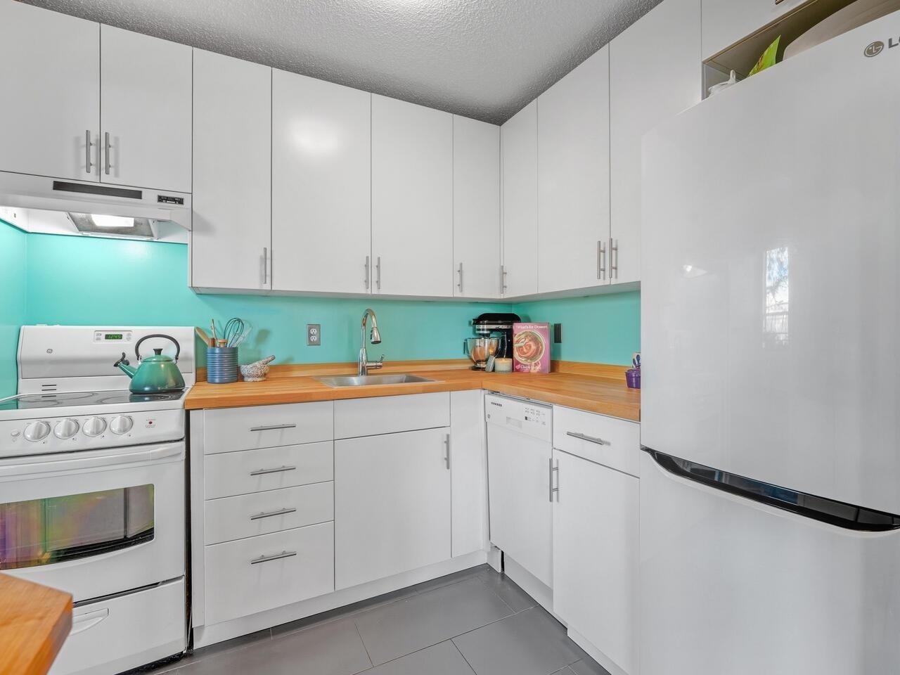 206-1065 8Th Avenue E, Vancouver, BC