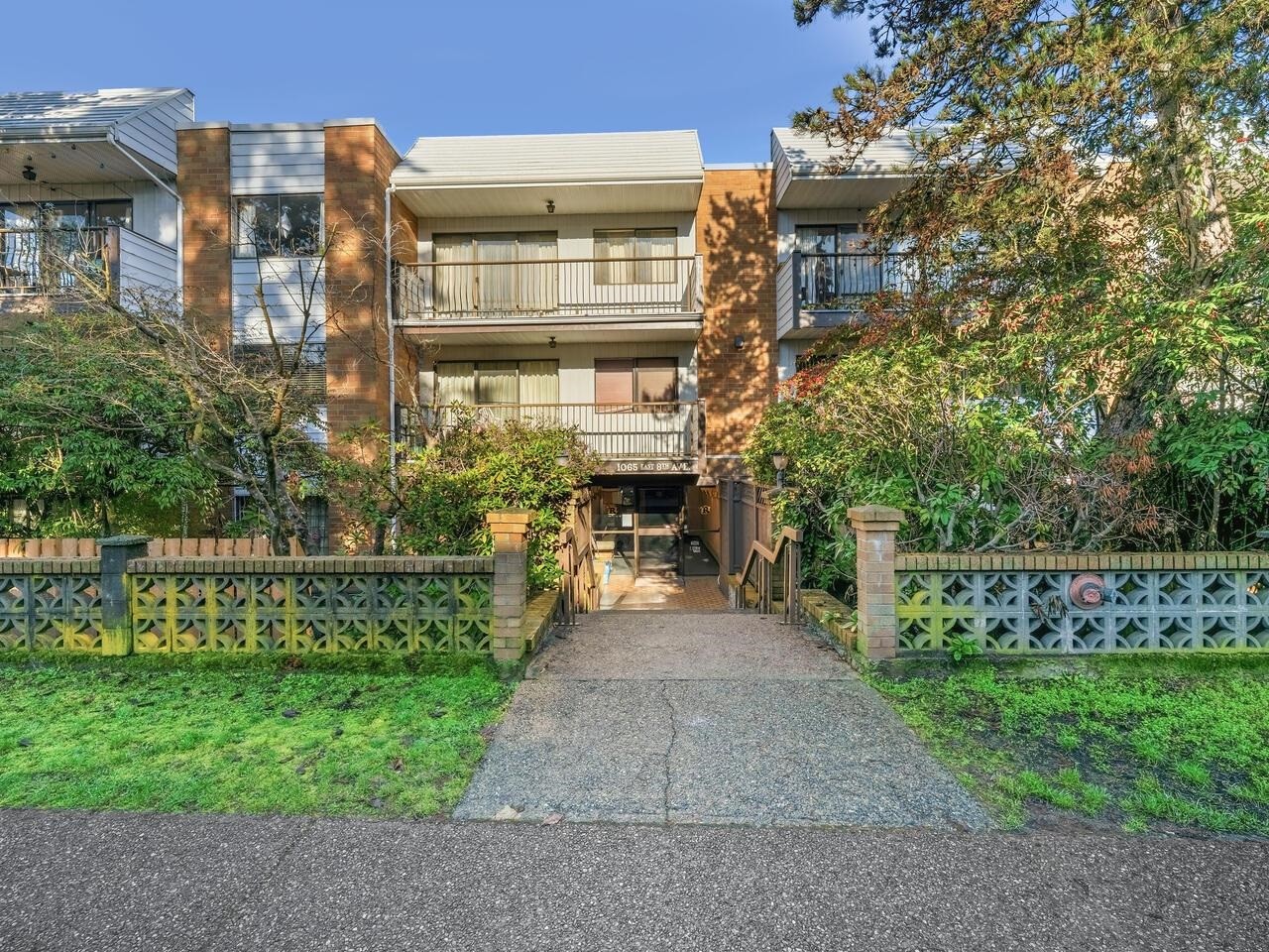 206-1065 8Th Avenue E, Vancouver, BC