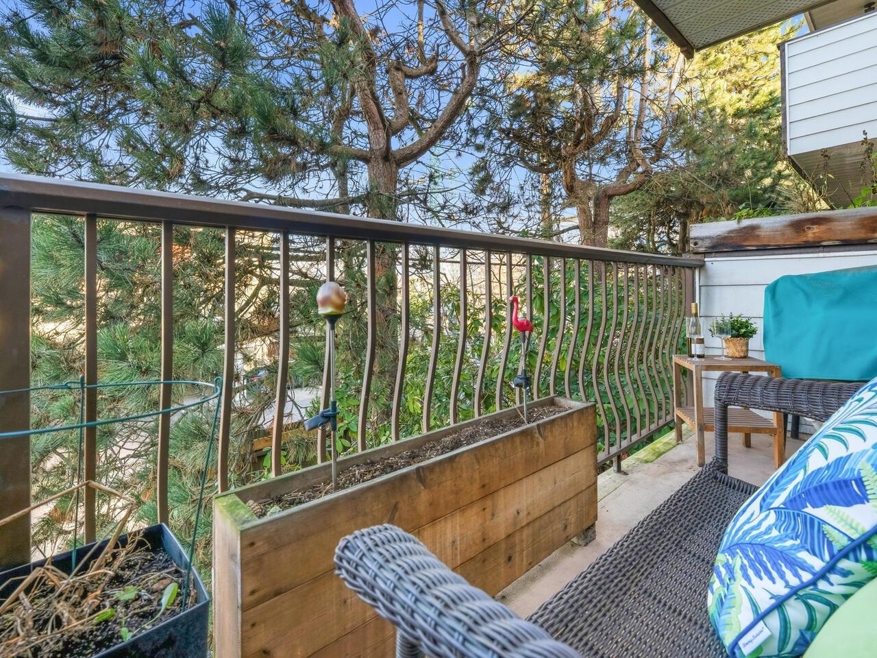 206-1065 8Th Avenue E, Vancouver, BC