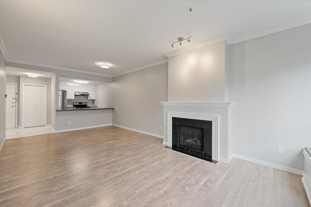 204-8680 Lansdowne Road, Richmond, BC