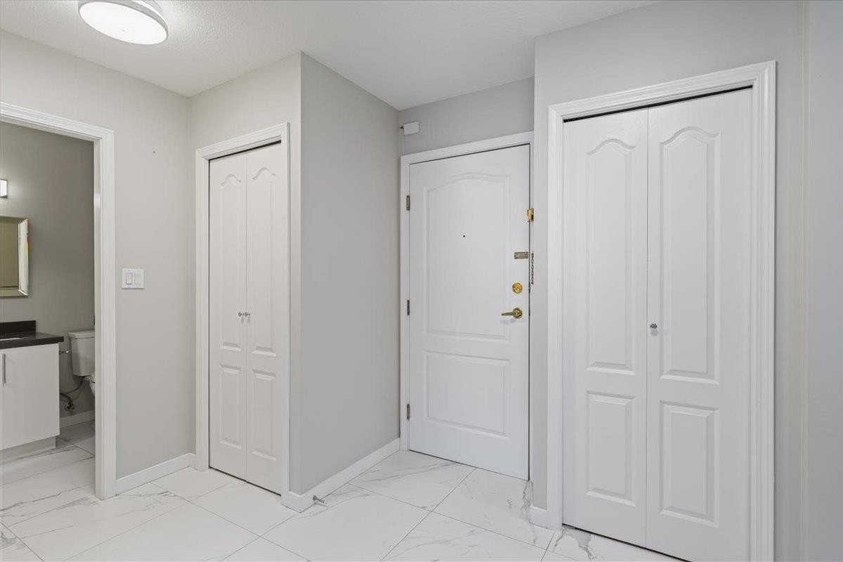 204-8680 Lansdowne Road, Richmond, BC