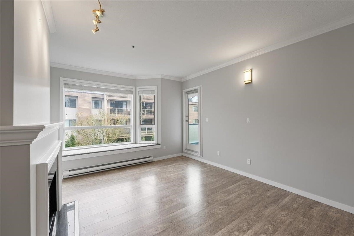 204-8680 Lansdowne Road, Richmond, BC