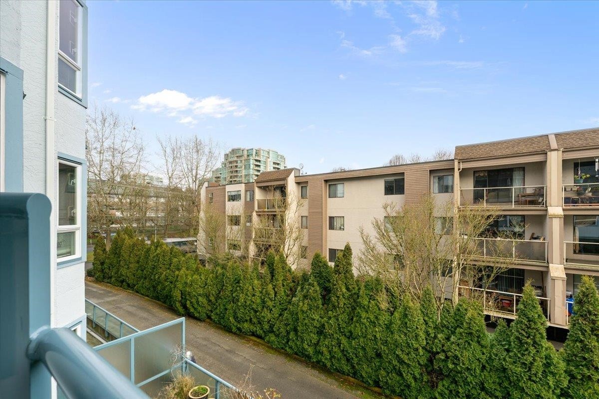 204-8680 Lansdowne Road, Richmond, BC