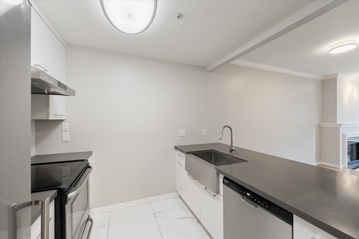 204-8680 Lansdowne Road, Richmond, BC