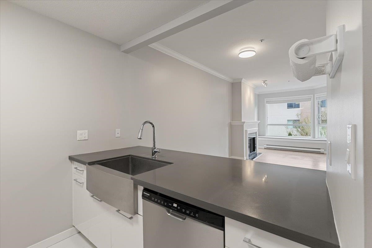 204-8680 Lansdowne Road, Richmond, BC