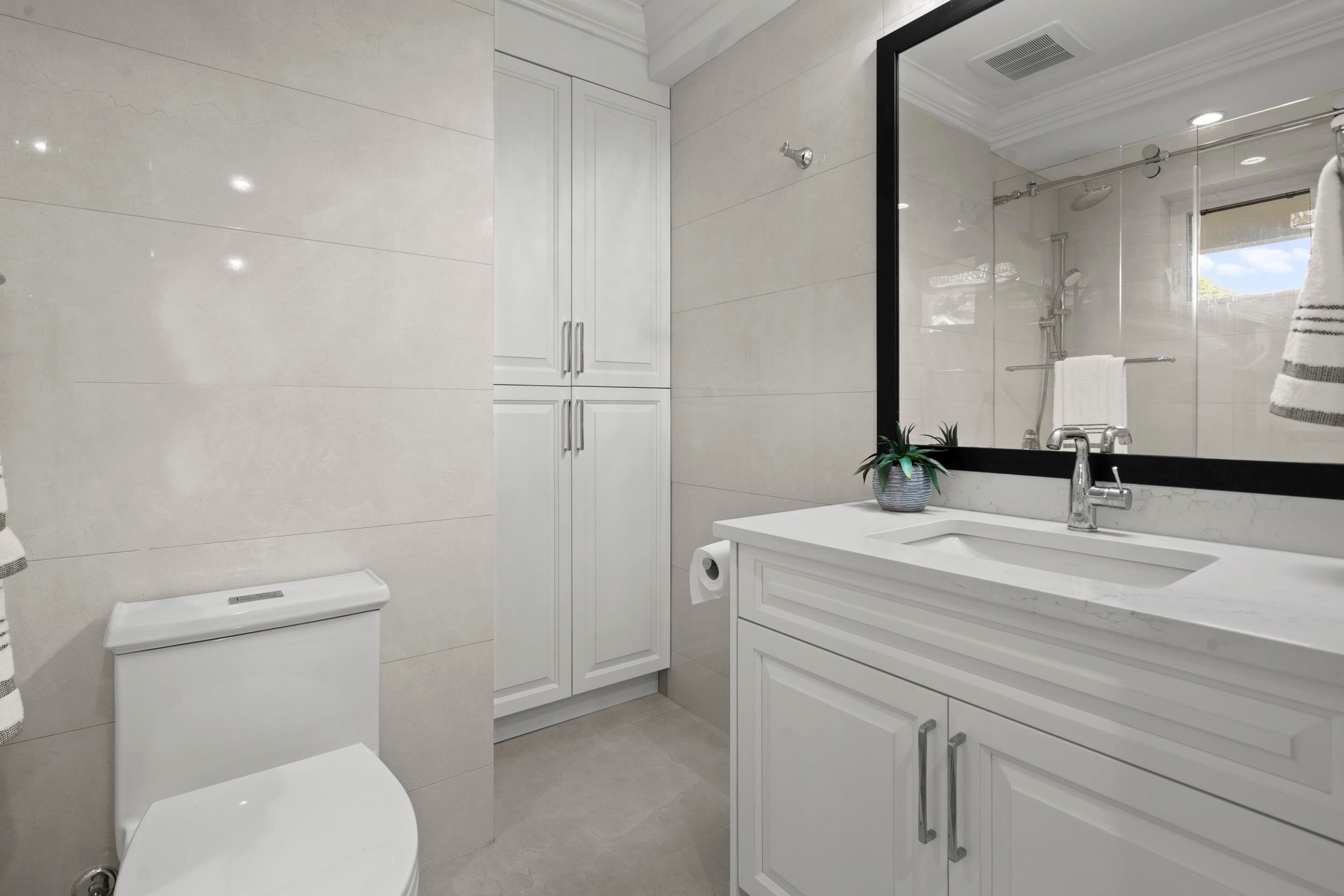 2377 7Th Avenue W, Vancouver, BC