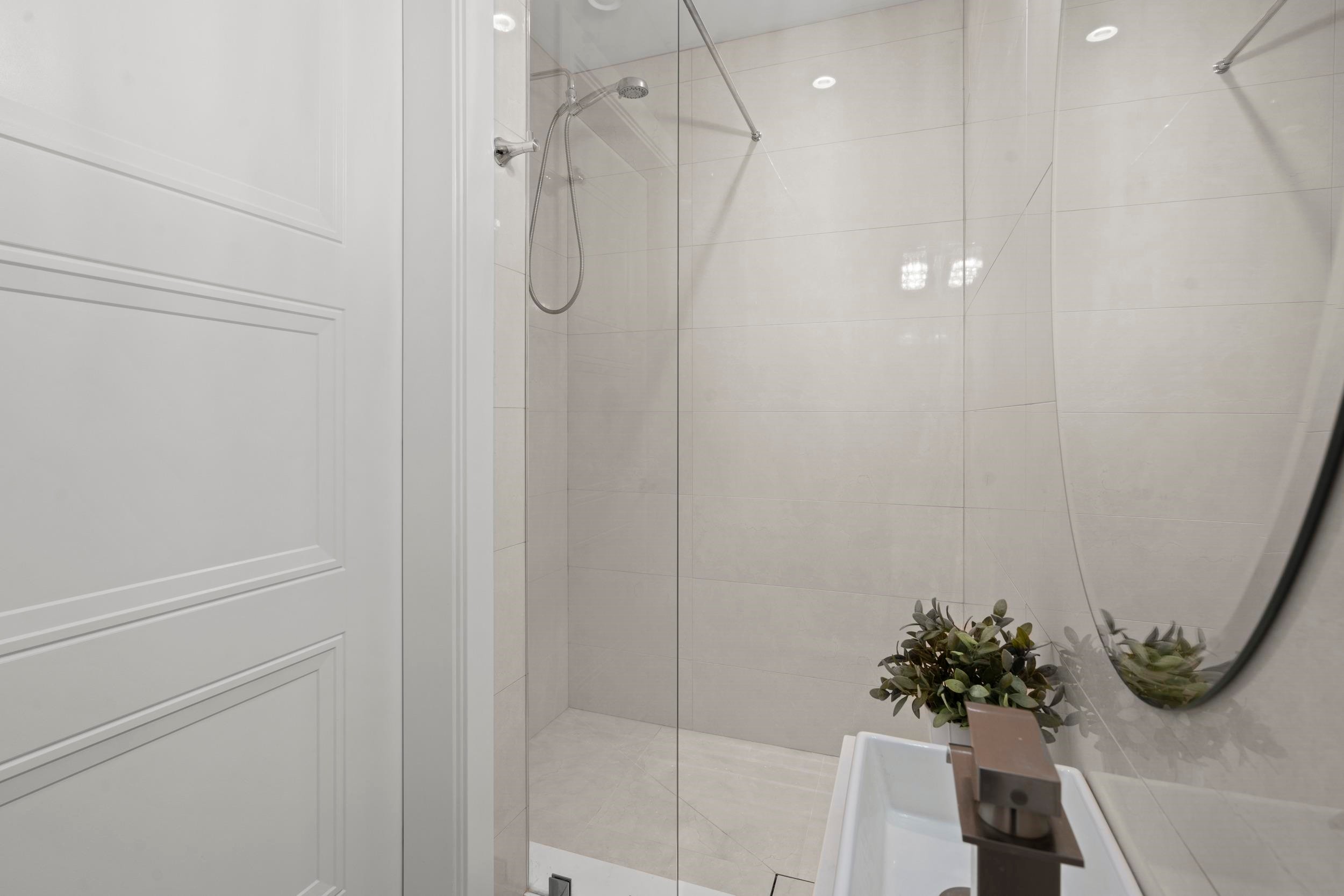 2377 7Th Avenue W, Vancouver, BC