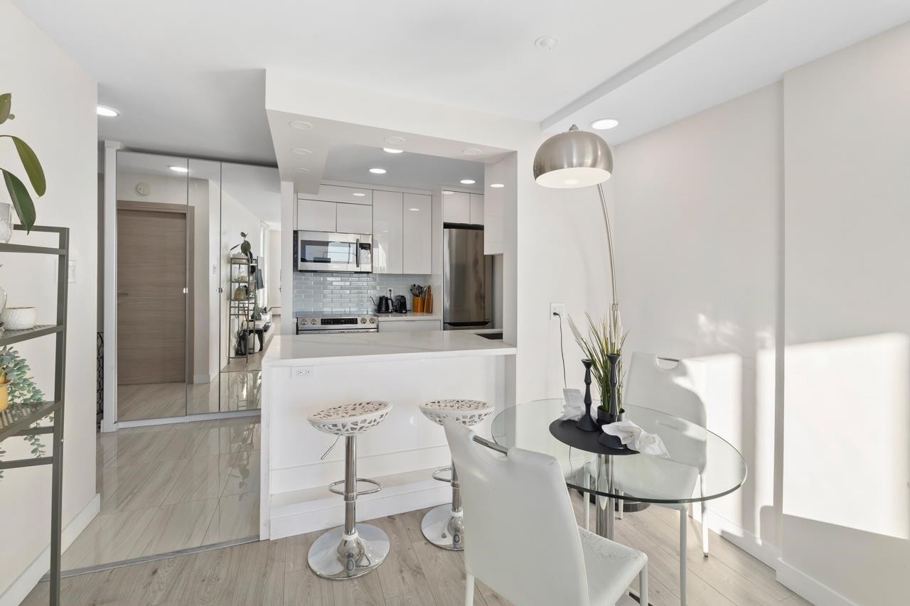 1601-2004 Fullerton Avenue, North Vancouver, BC