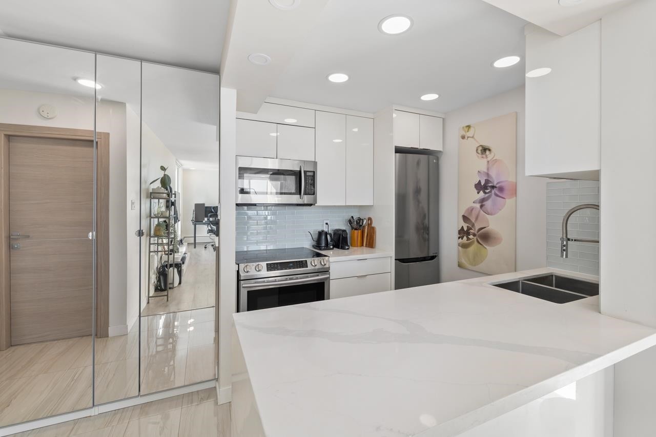 1601-2004 Fullerton Avenue, North Vancouver, BC