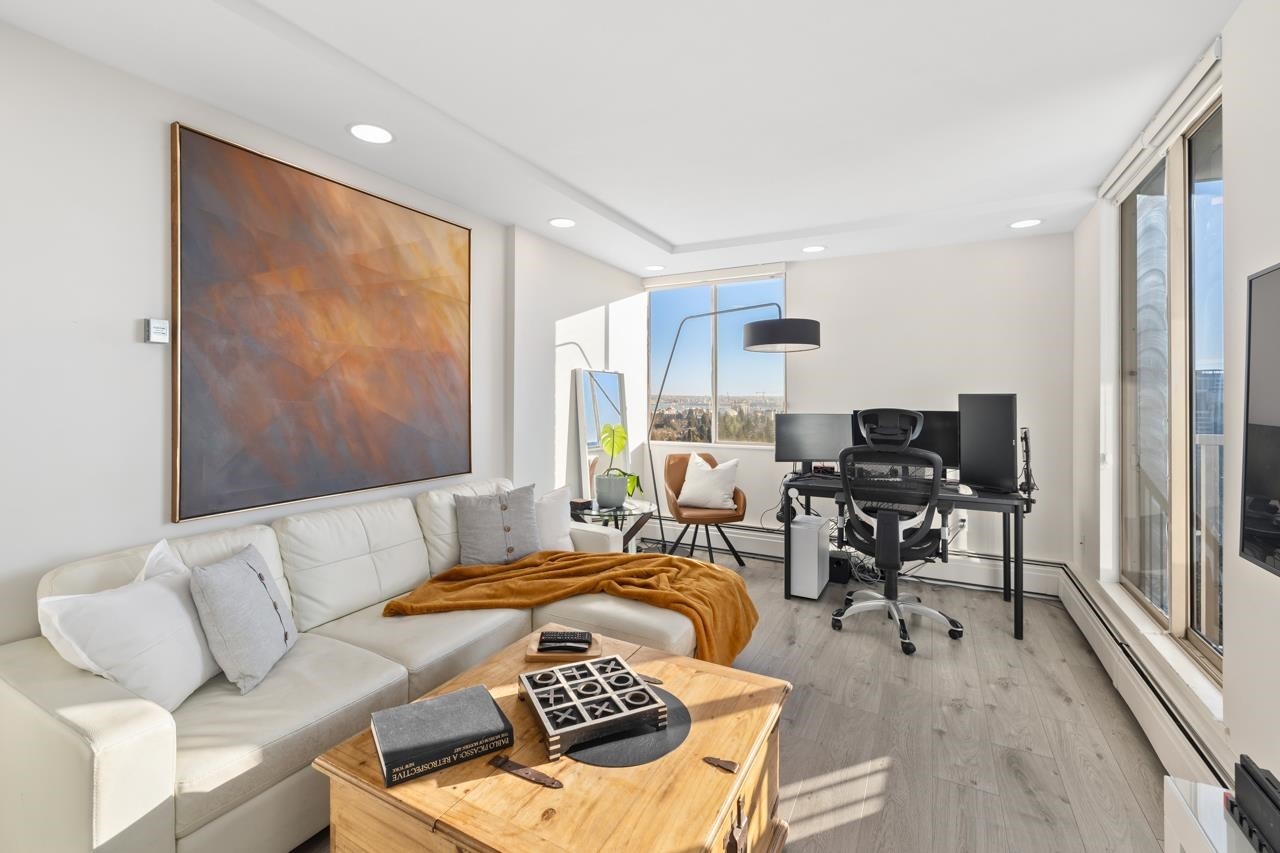 1601-2004 Fullerton Avenue, North Vancouver, BC