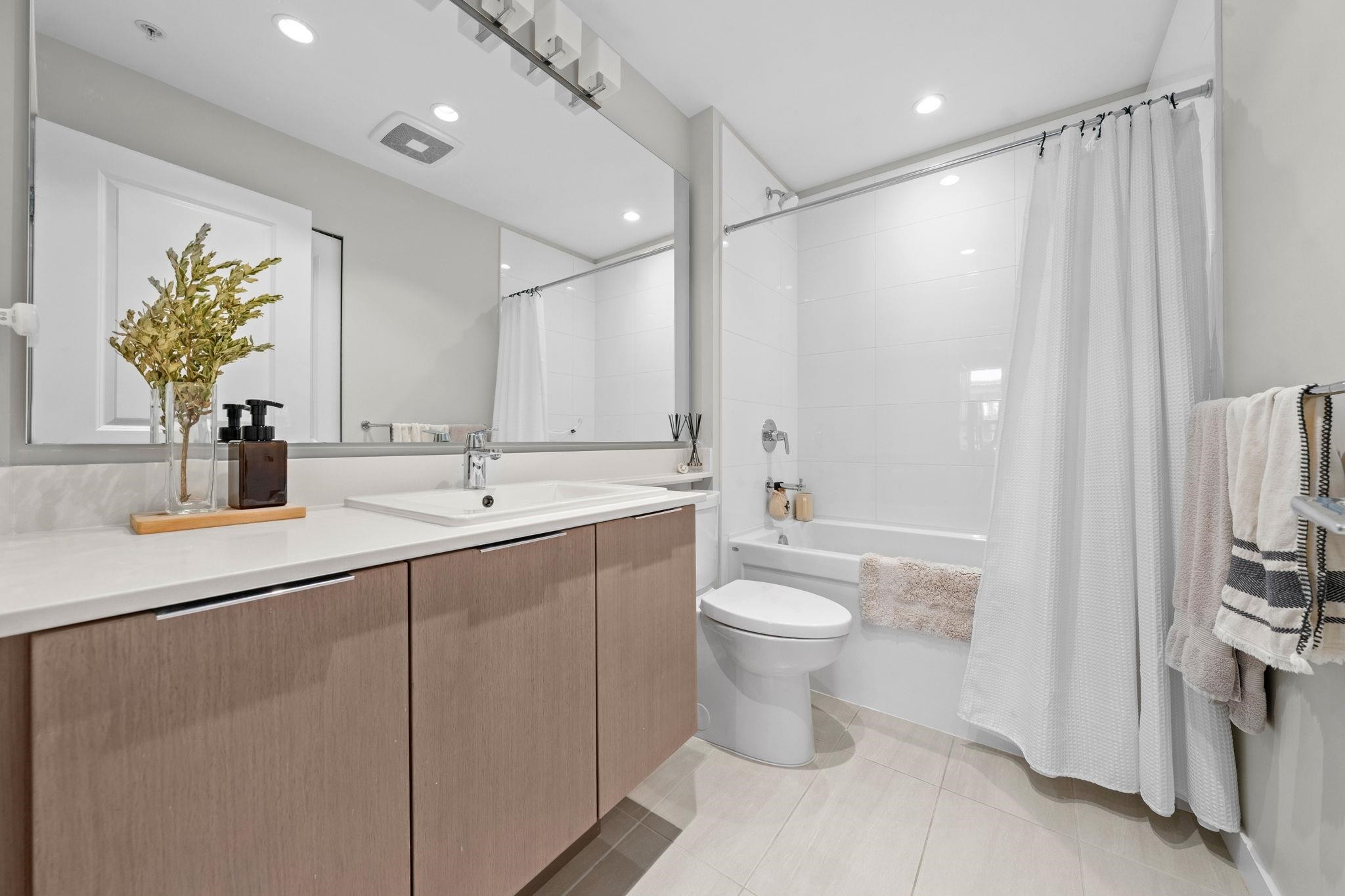 314-2663 Library Lane, North Vancouver, BC