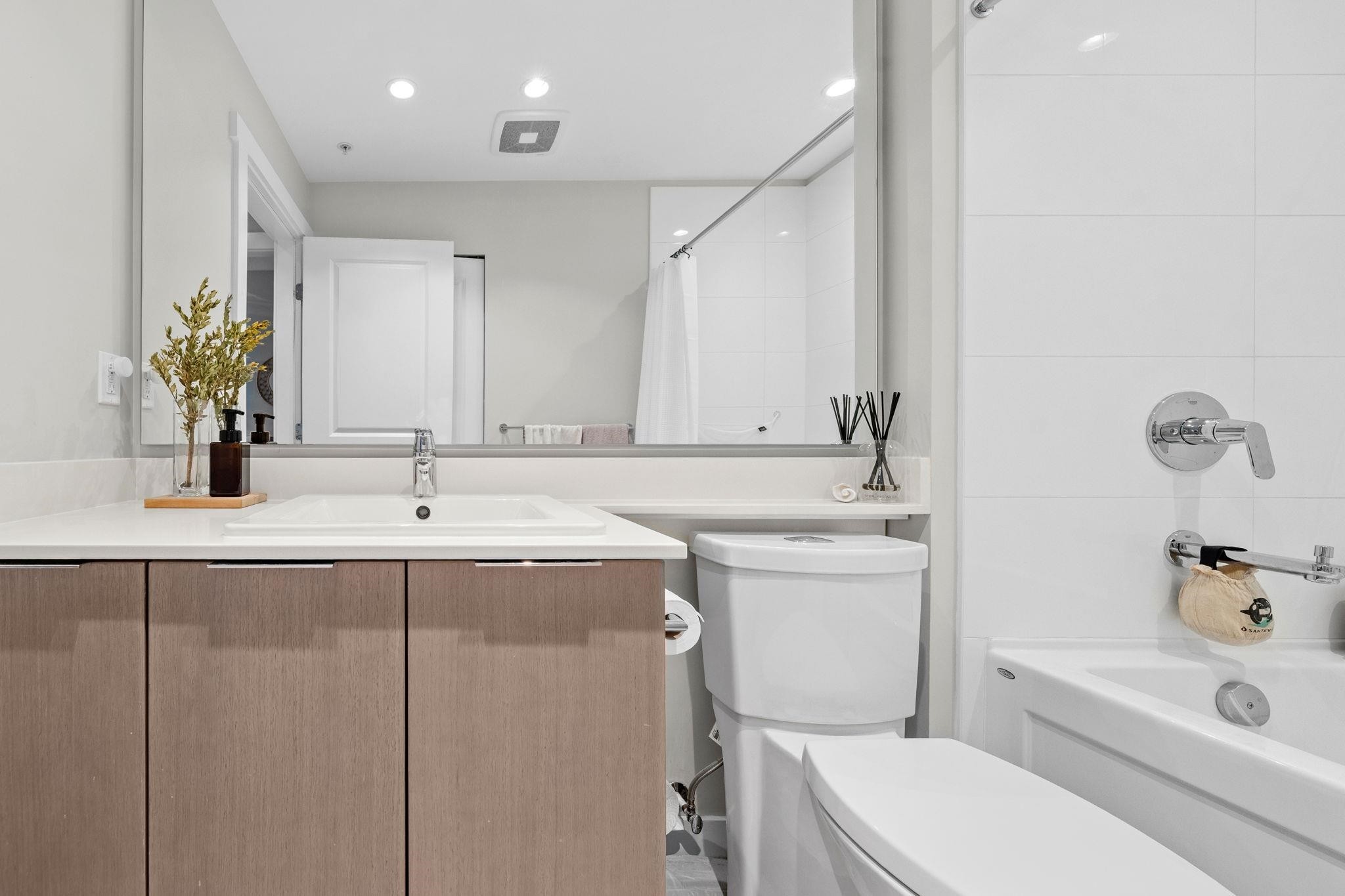 314-2663 Library Lane, North Vancouver, BC