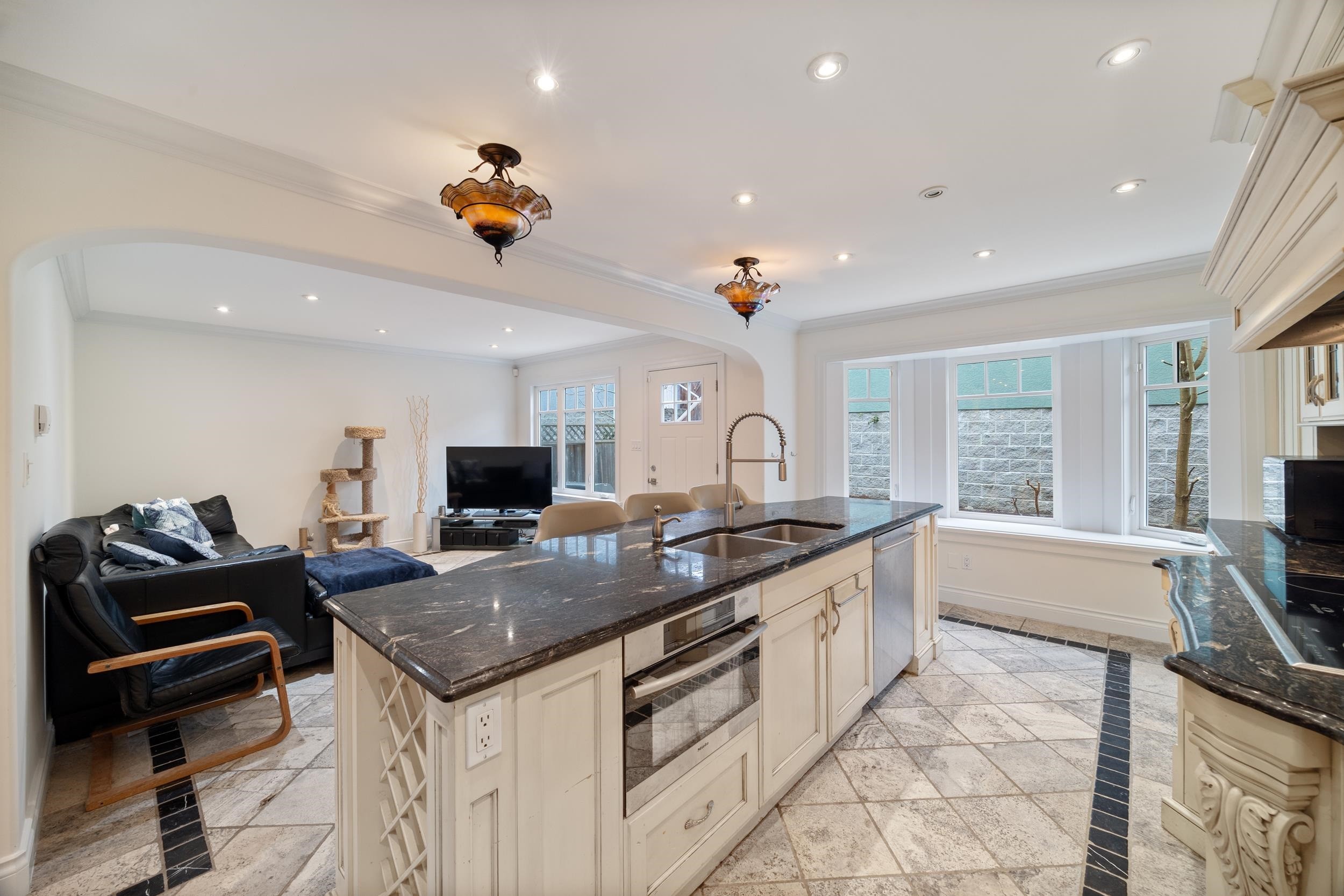 128 Hythe Avenue, Burnaby, BC