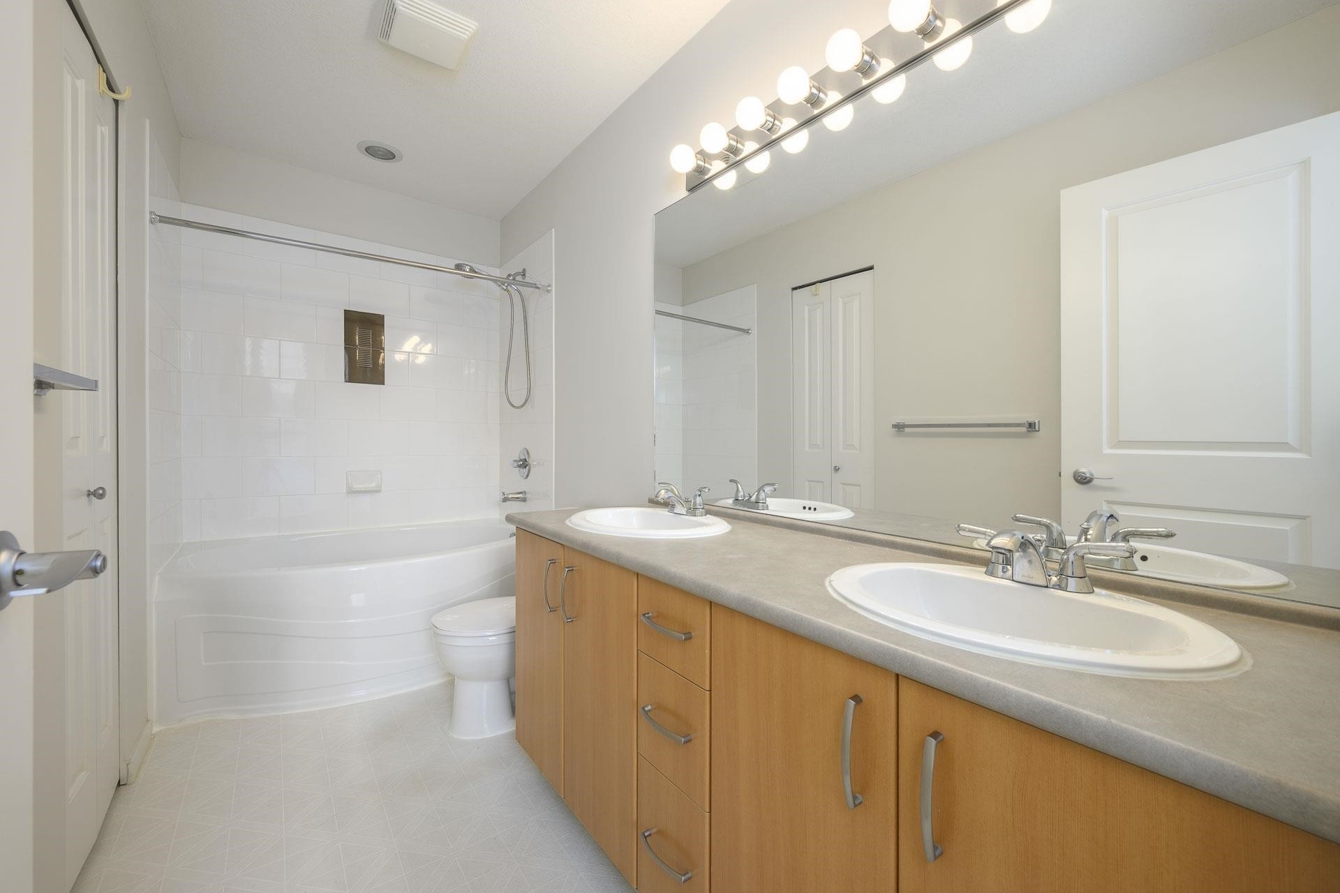 419-801 Klahanie Drive, Port Moody, BC