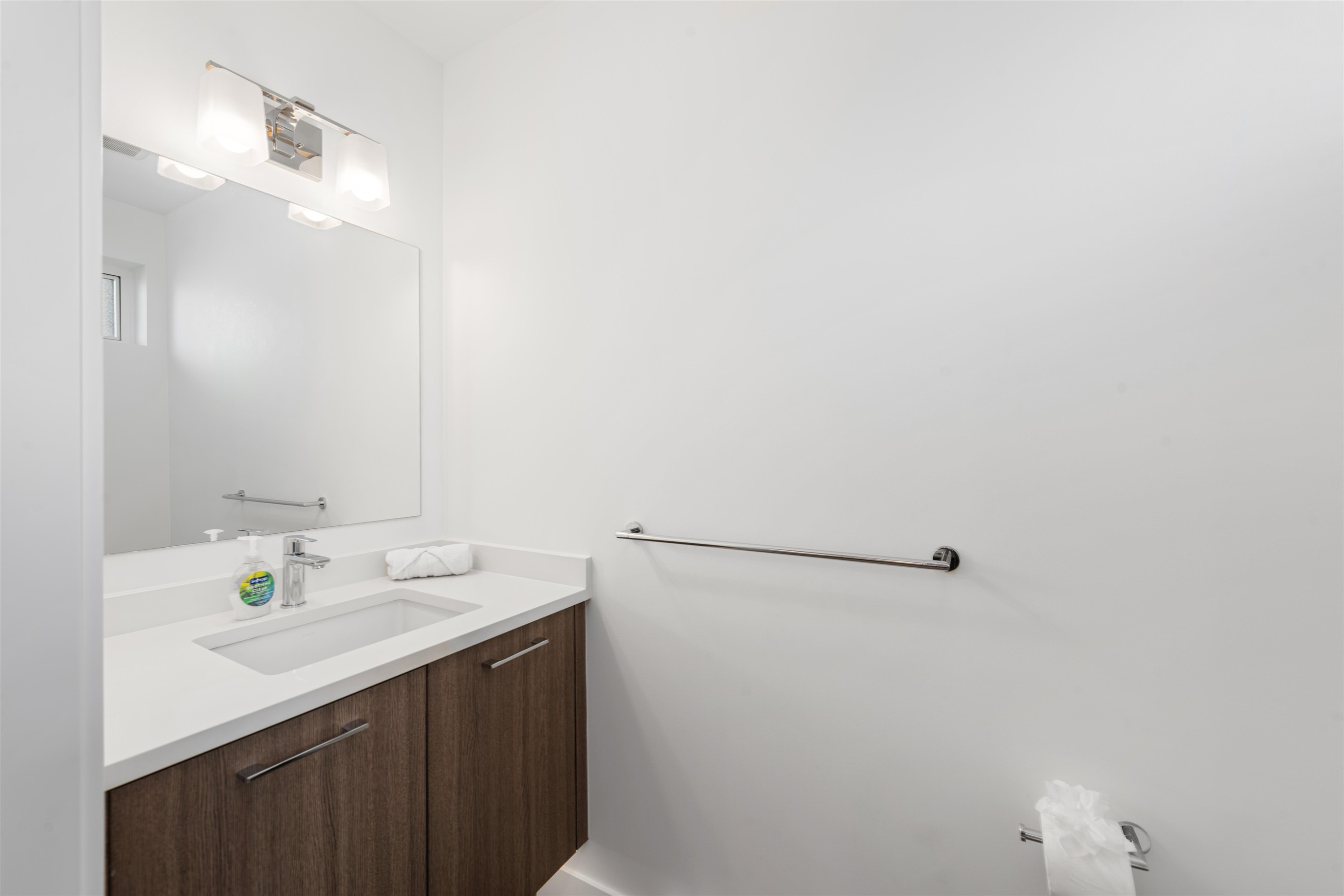 561 29Th Avenue W, Vancouver, BC