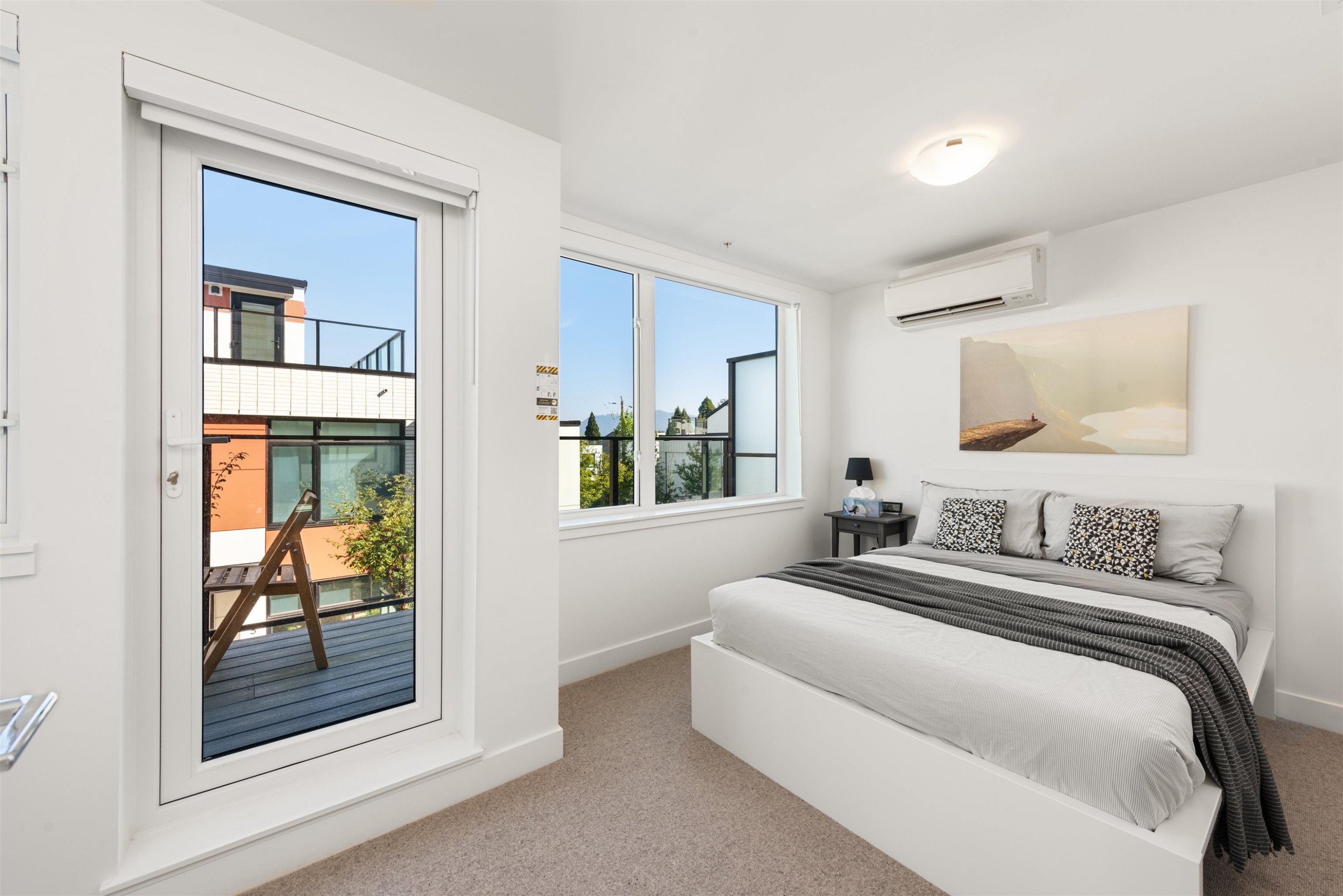 561 29Th Avenue W, Vancouver, BC