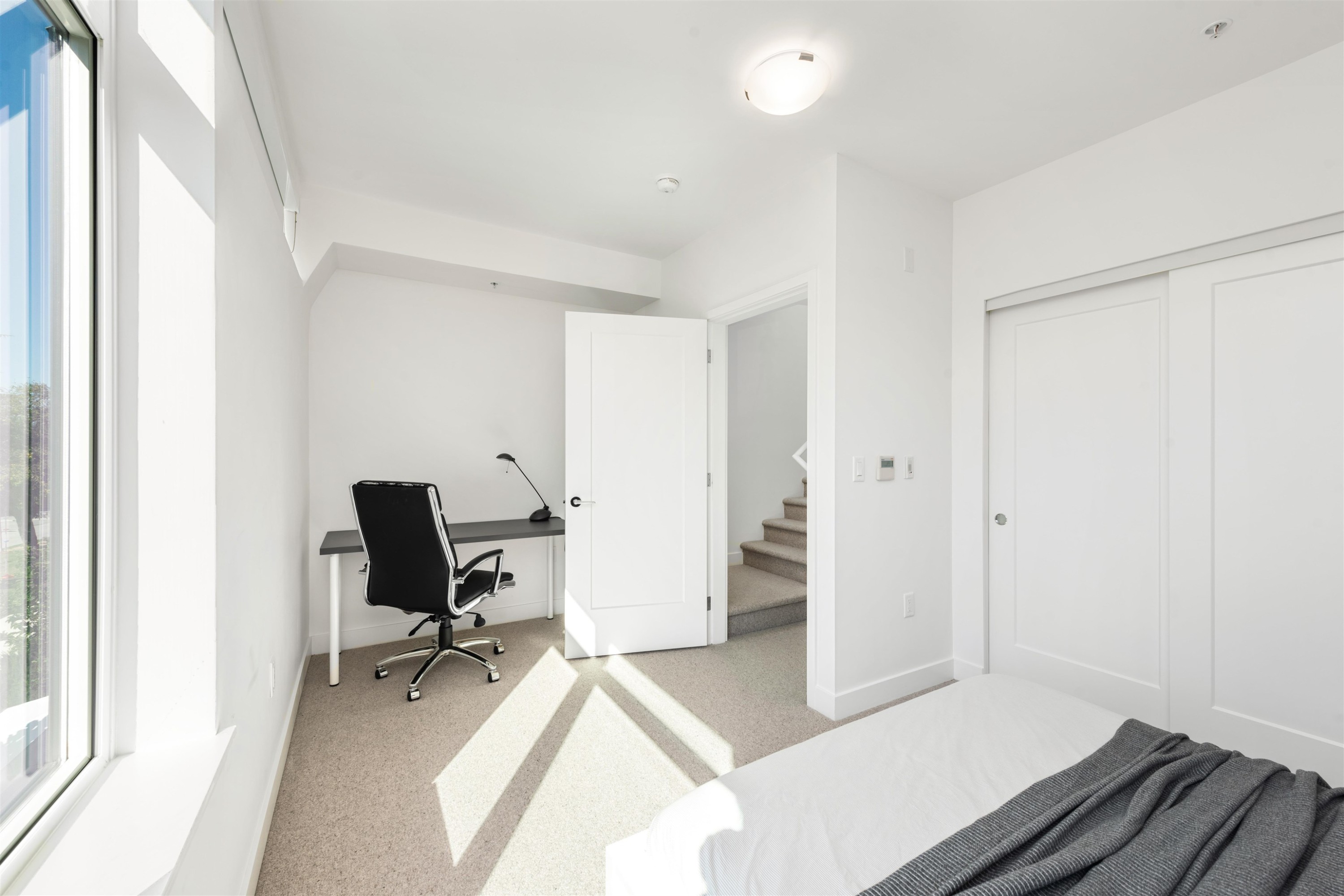 561 29Th Avenue W, Vancouver, BC