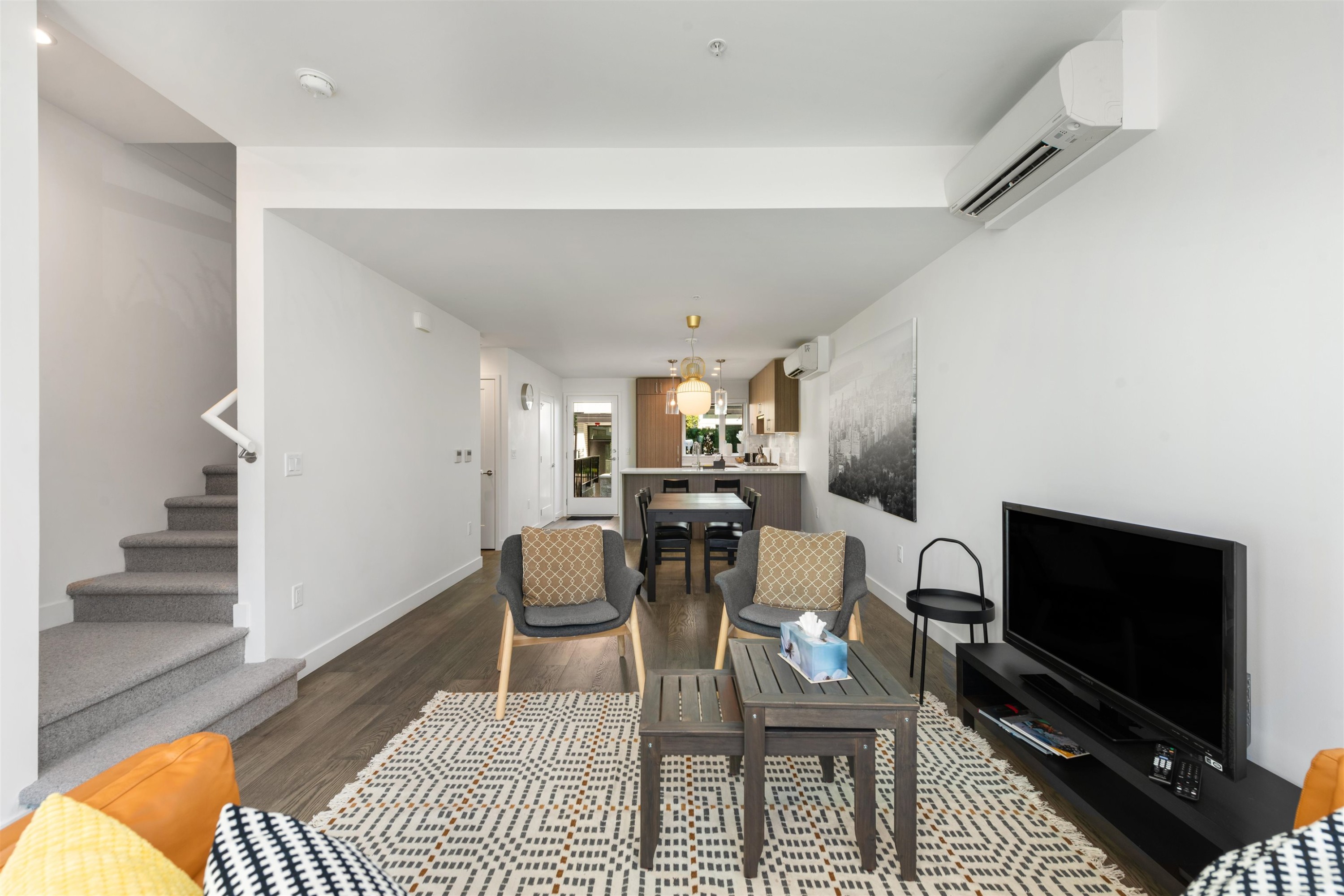 561 29Th Avenue W, Vancouver, BC