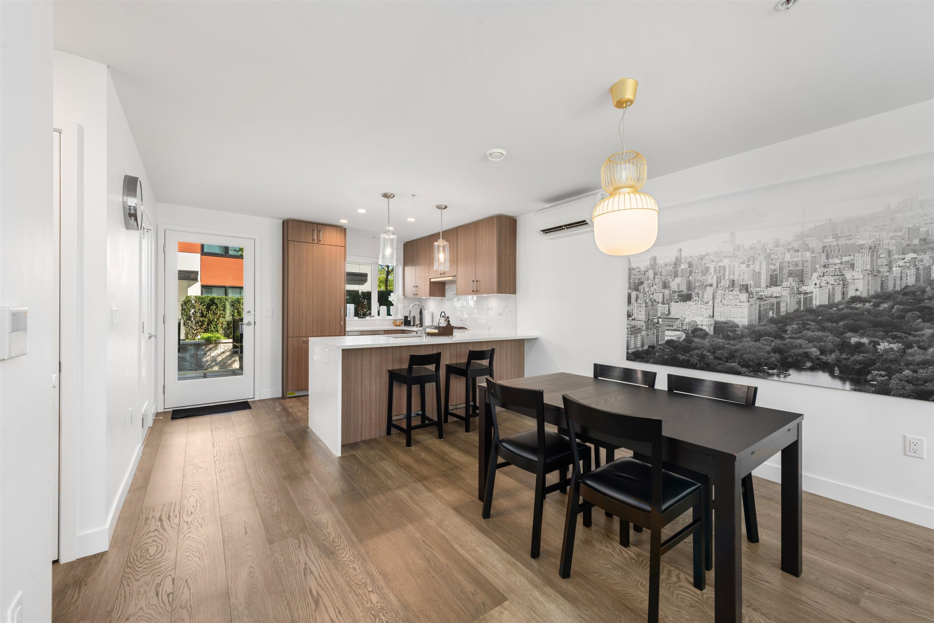 561 29Th Avenue W, Vancouver, BC