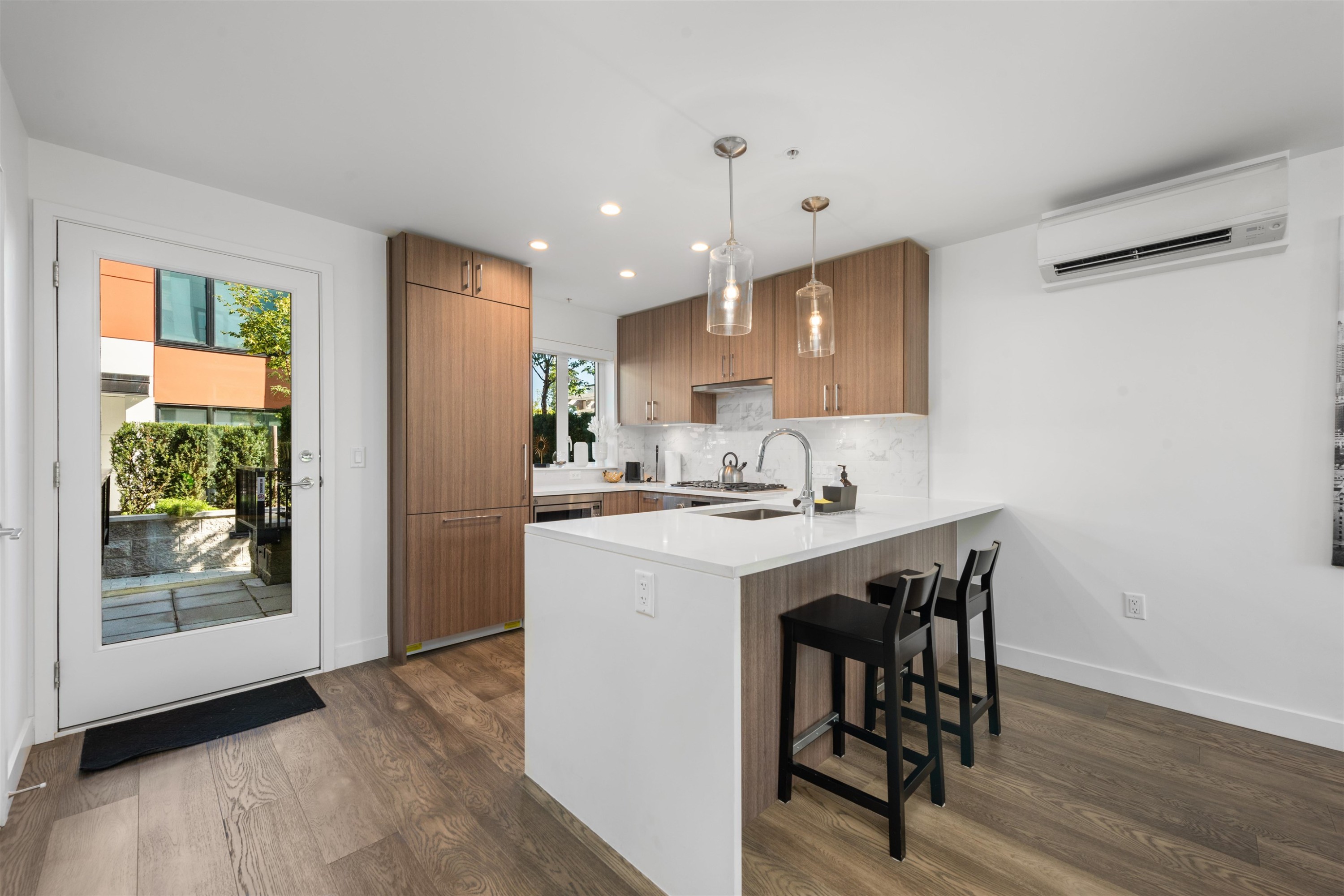 561 29Th Avenue W, Vancouver, BC