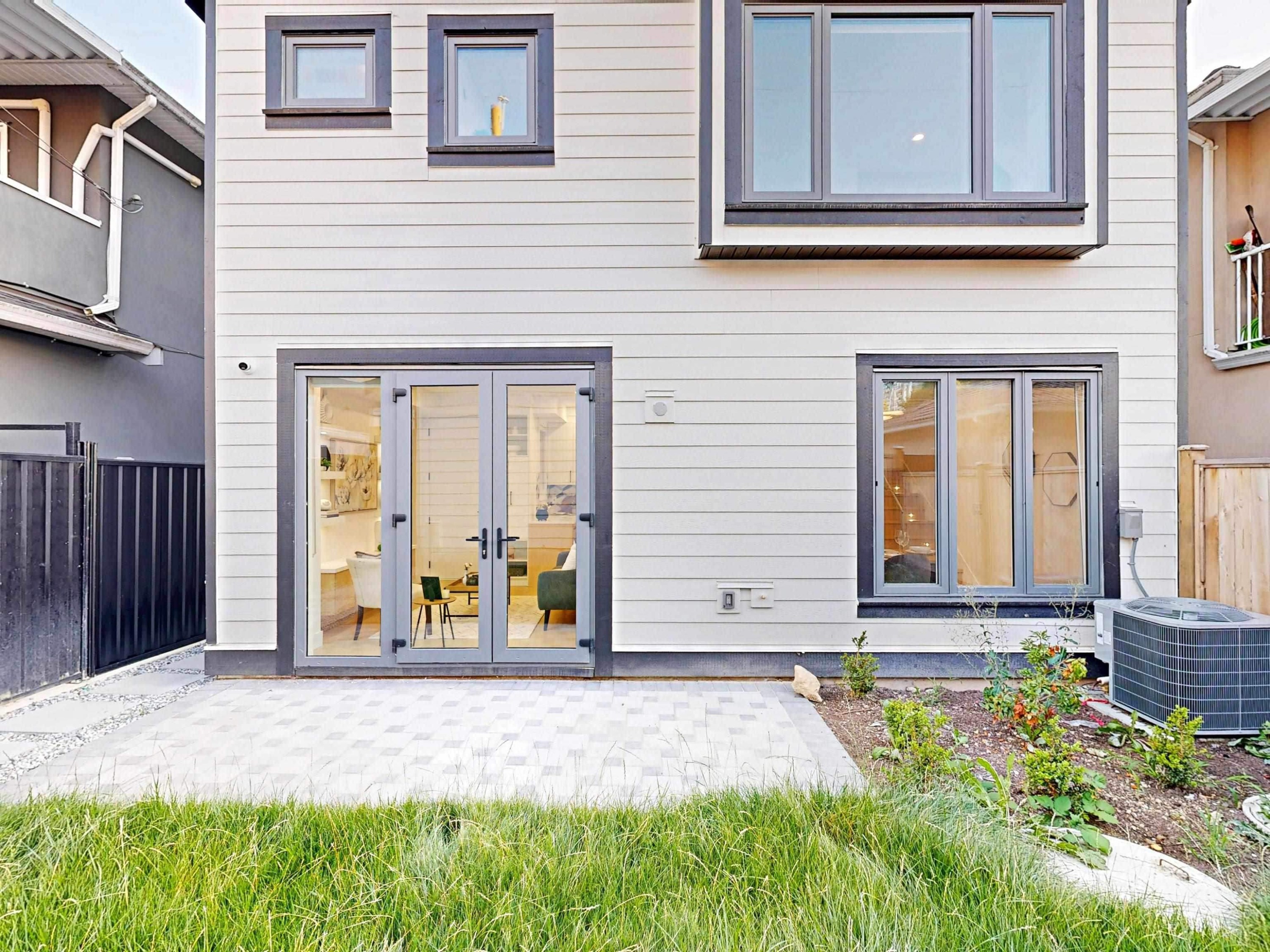 2-3425 Archimedes Street, Vancouver, BC