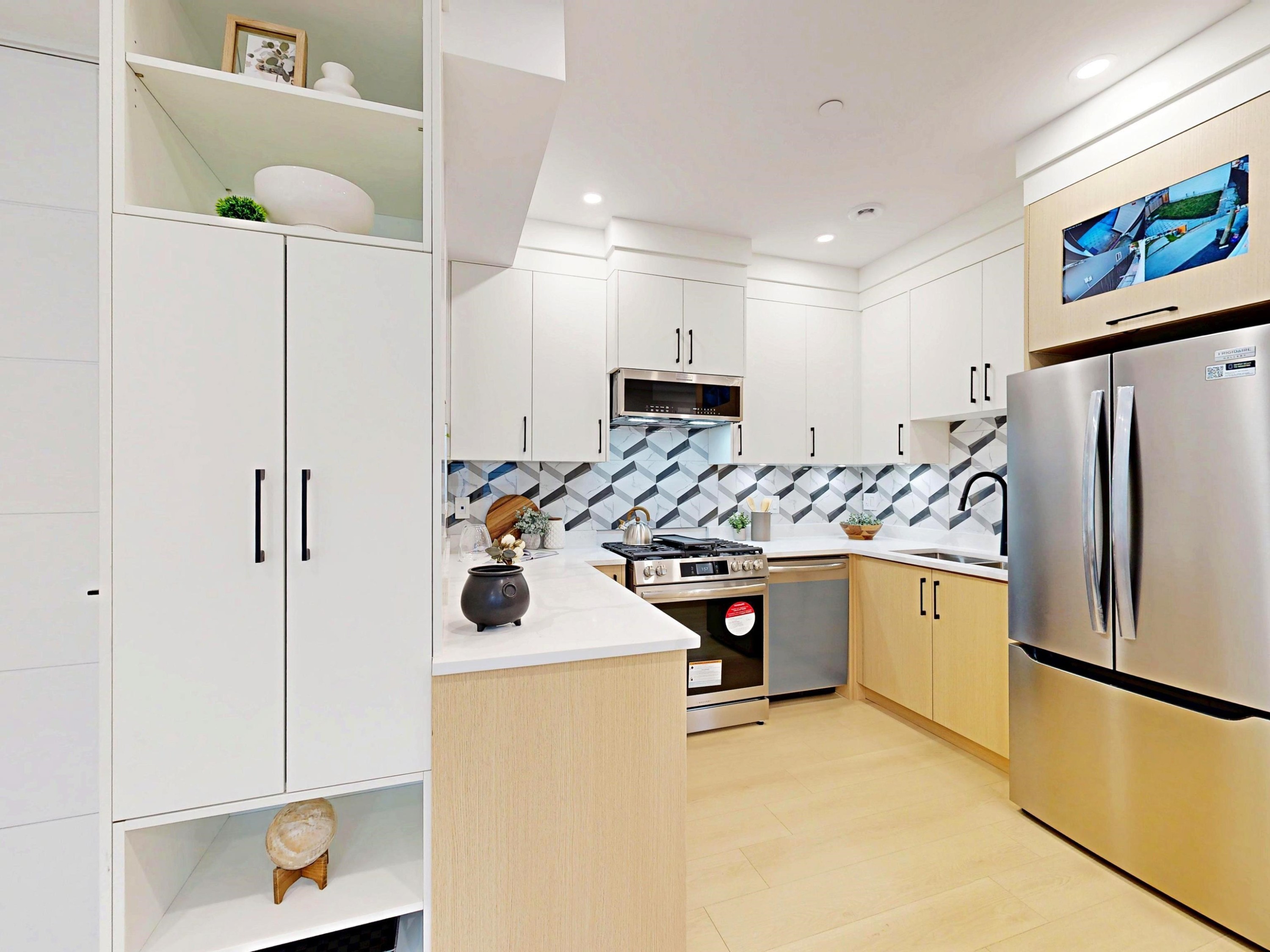 2-3425 Archimedes Street, Vancouver, BC