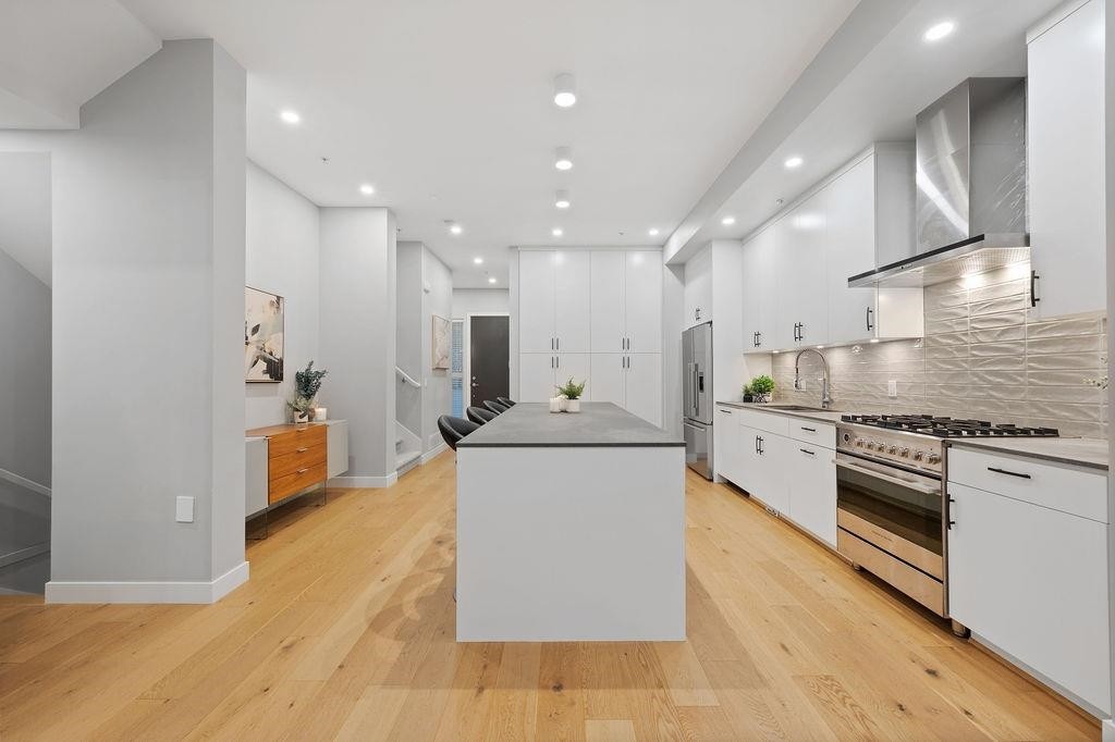 4684 Capilano Road, North Vancouver, BC