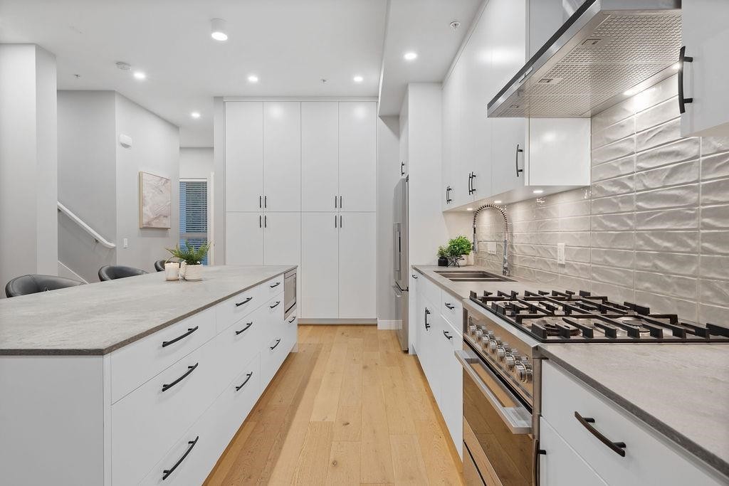 4684 Capilano Road, North Vancouver, BC