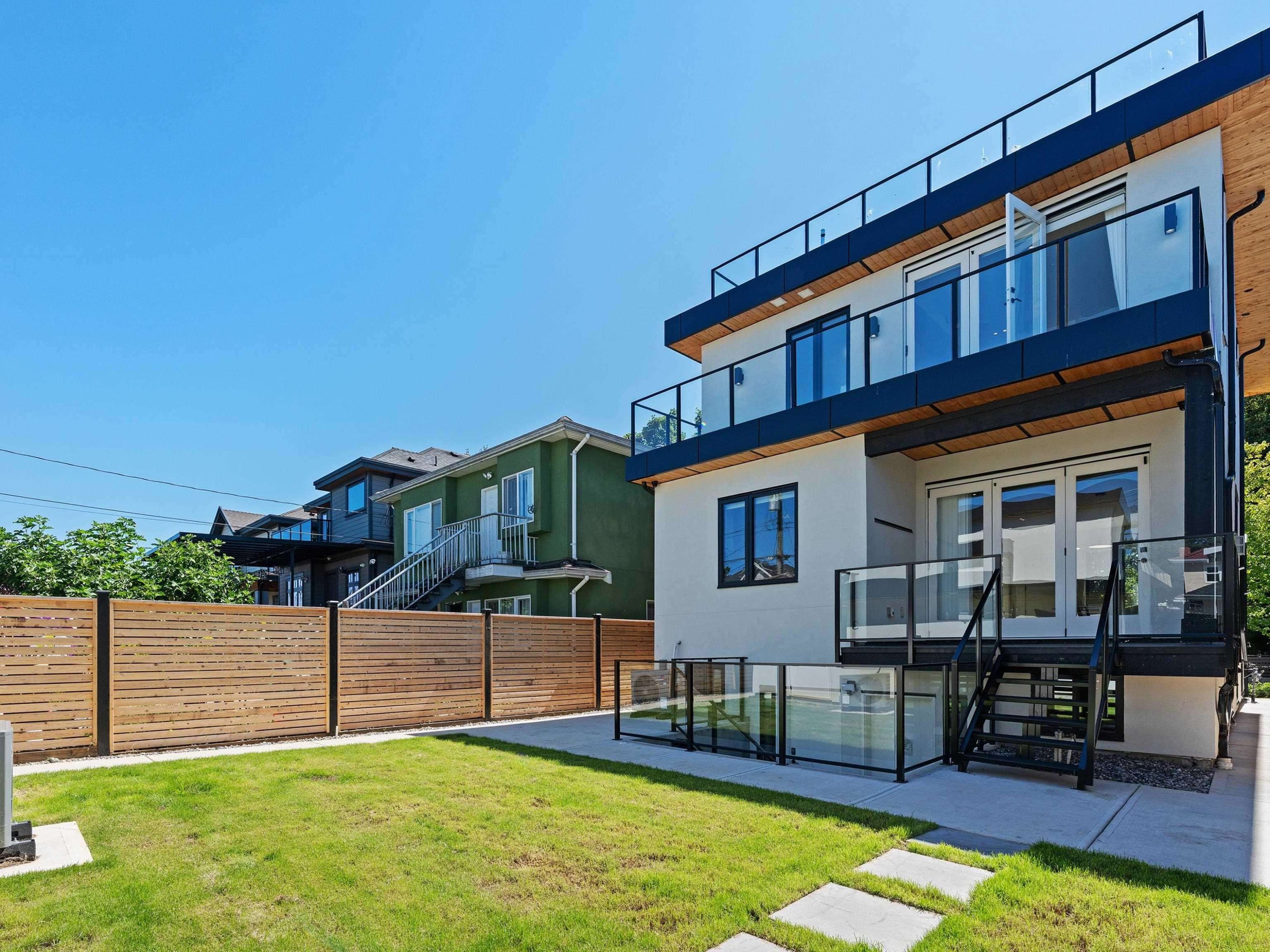 2111 46Th Avenue E, Vancouver, BC