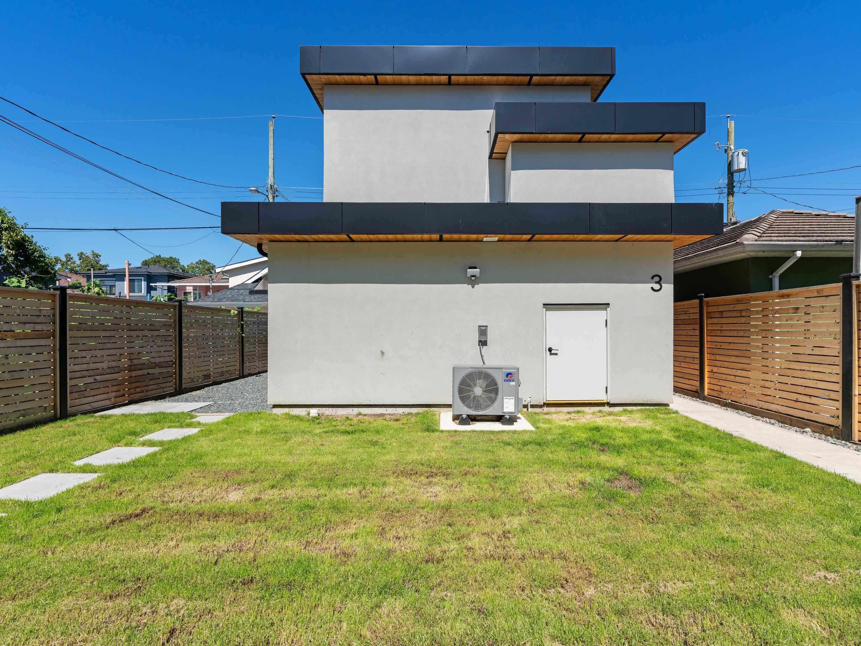 2111 46Th Avenue E, Vancouver, BC