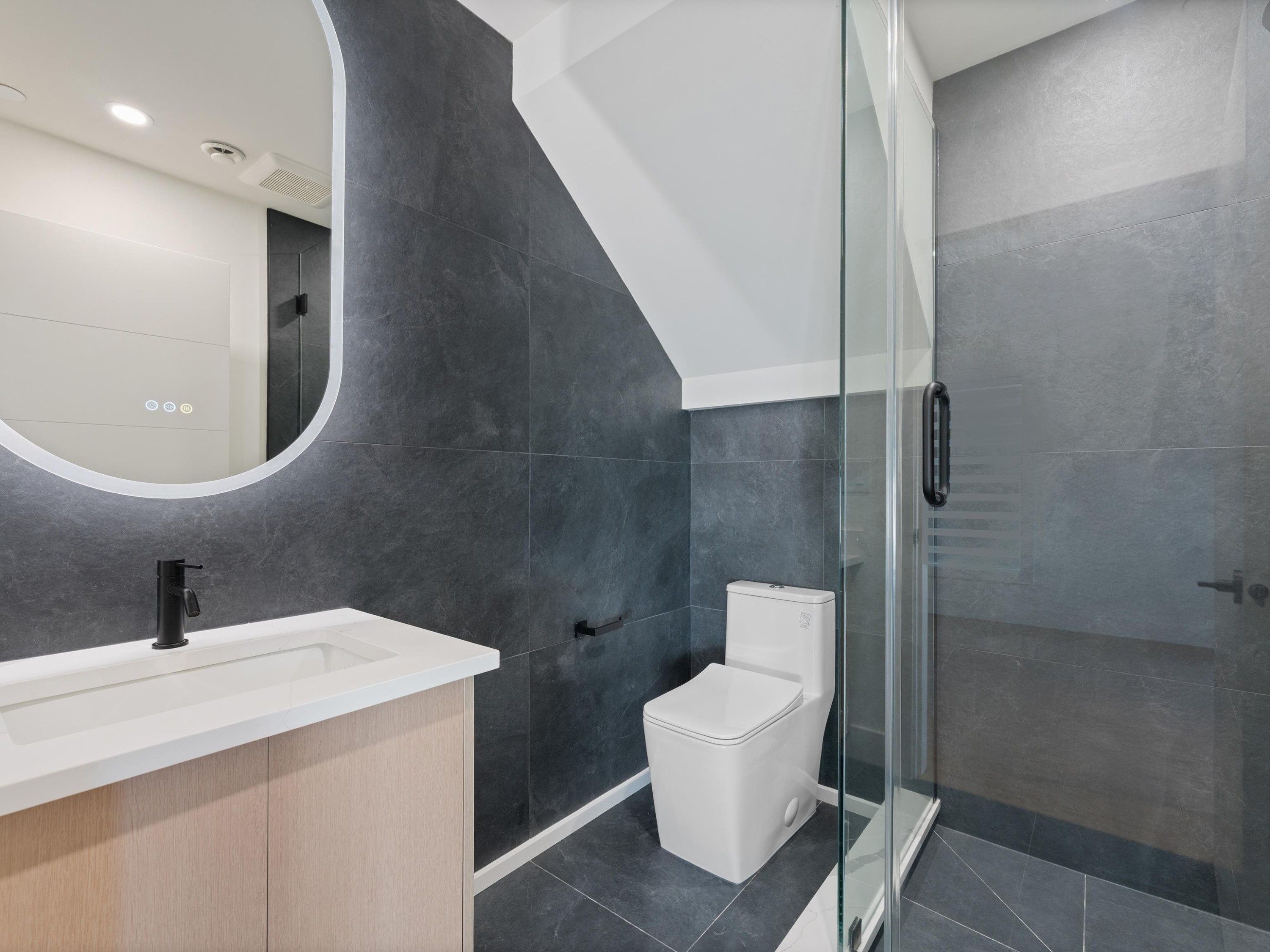 2111 46Th Avenue E, Vancouver, BC