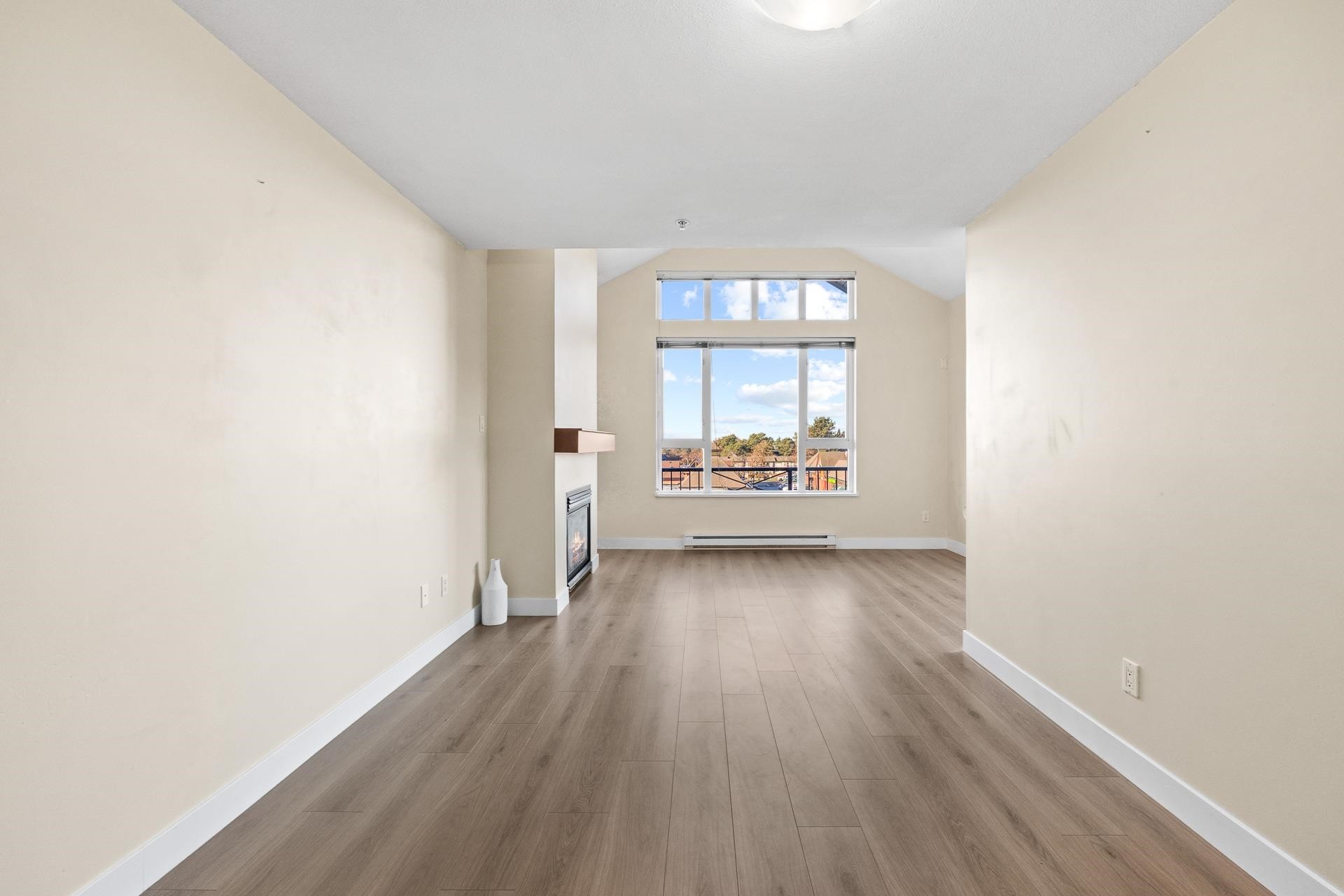 417-7089 Mont Royal Square, Vancouver, BC