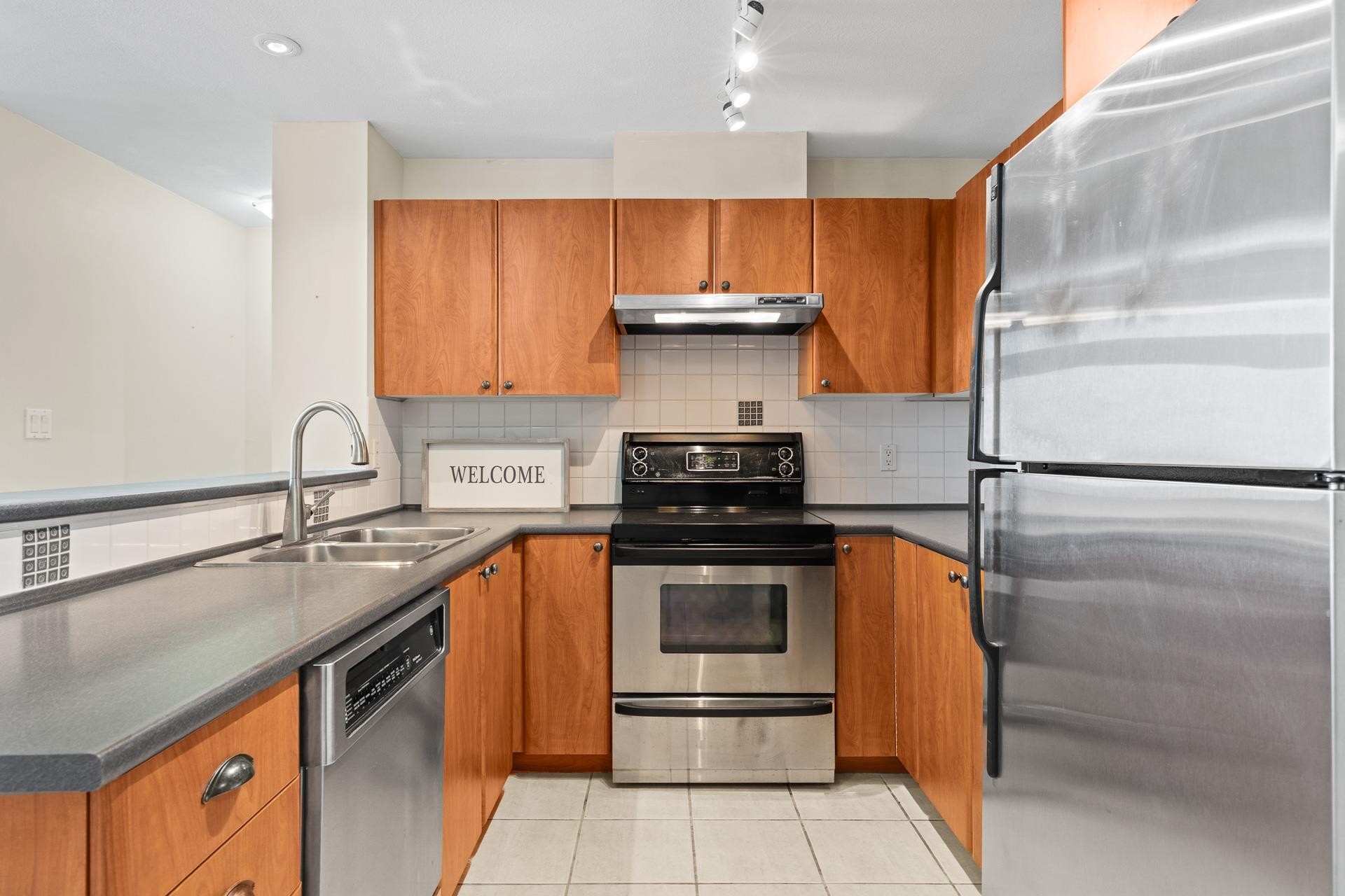 417-7089 Mont Royal Square, Vancouver, BC