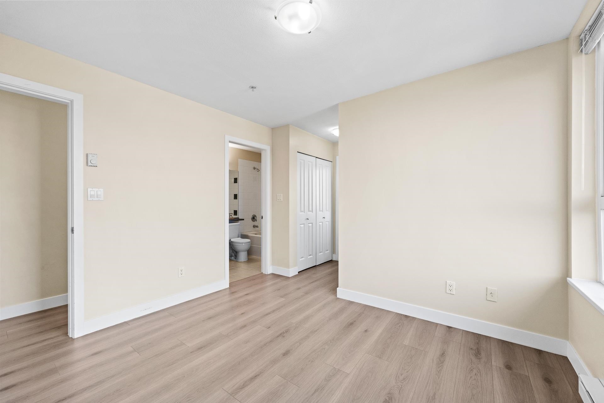 417-7089 Mont Royal Square, Vancouver, BC