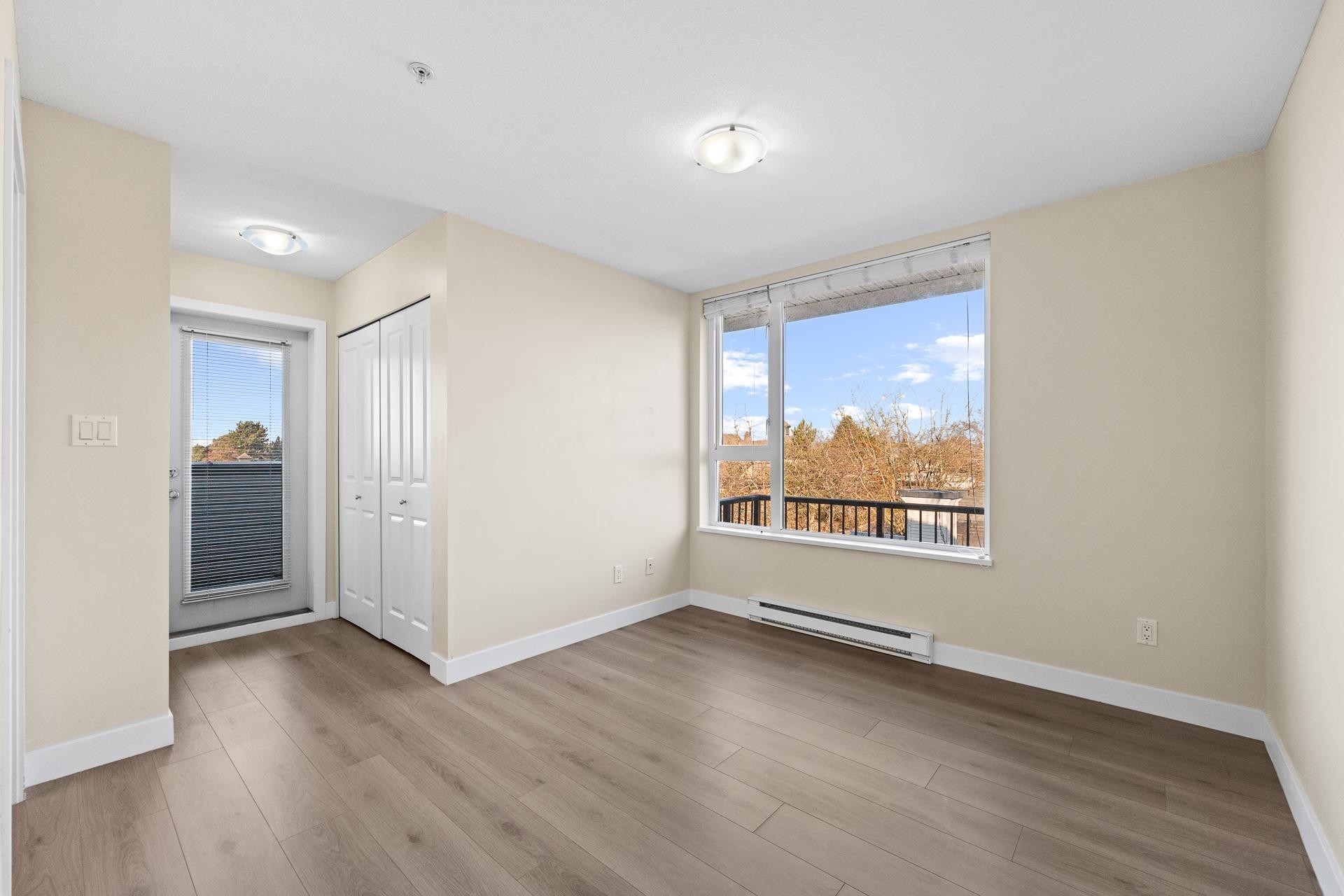 417-7089 Mont Royal Square, Vancouver, BC